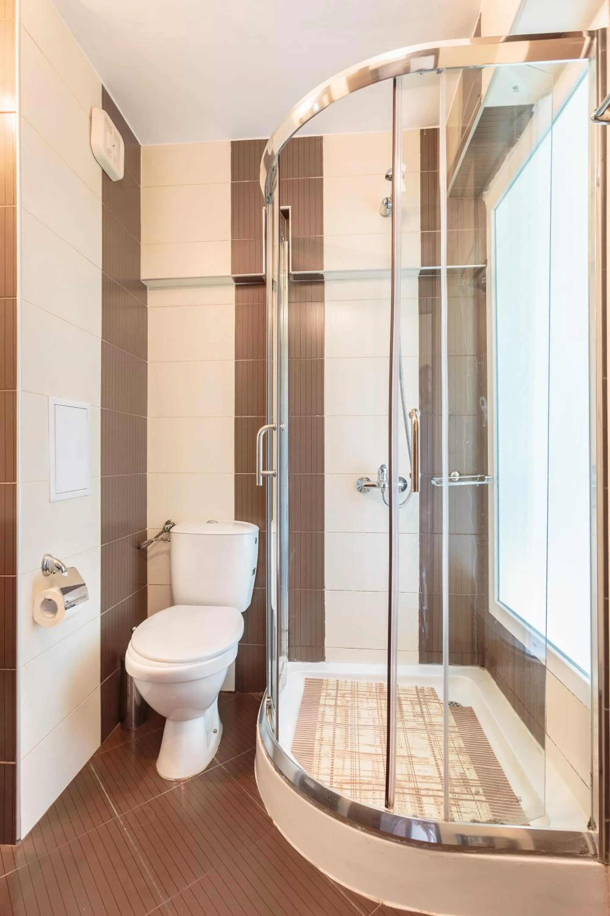 Toilet in Flagman Hotel