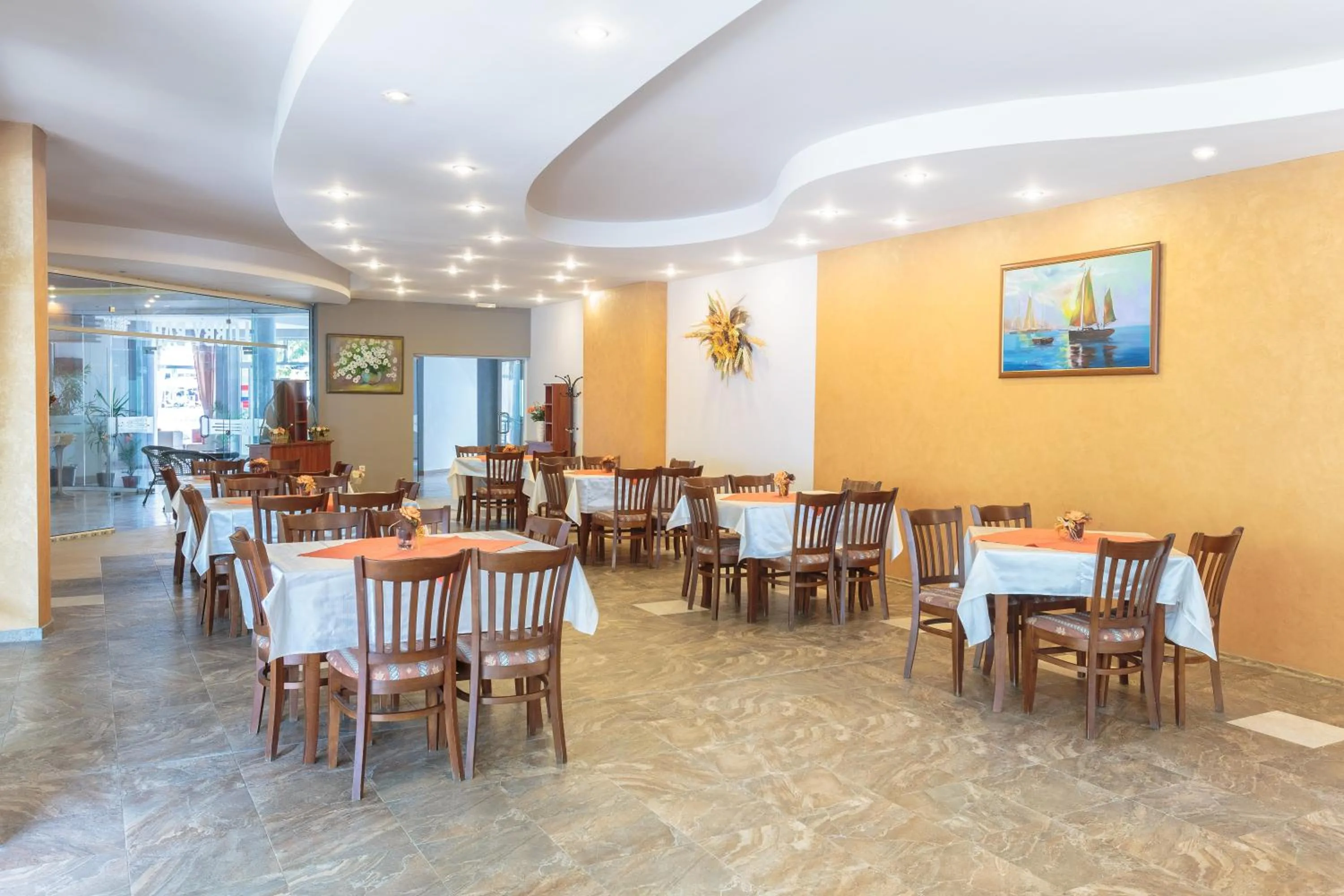 Restaurant/places to eat in Flagman Hotel