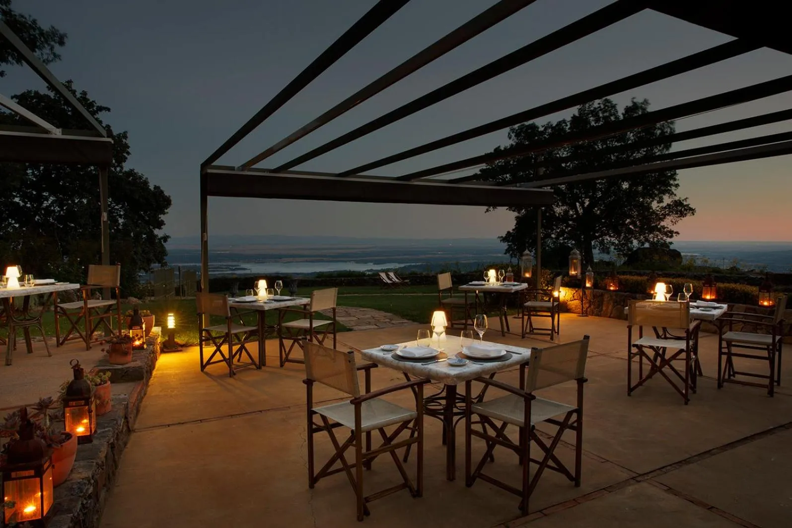 Restaurant/places to eat in Hotel Nabia