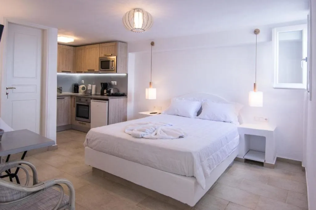 Photo of the whole room, Bed in Apricot and Sea Luxury Villas