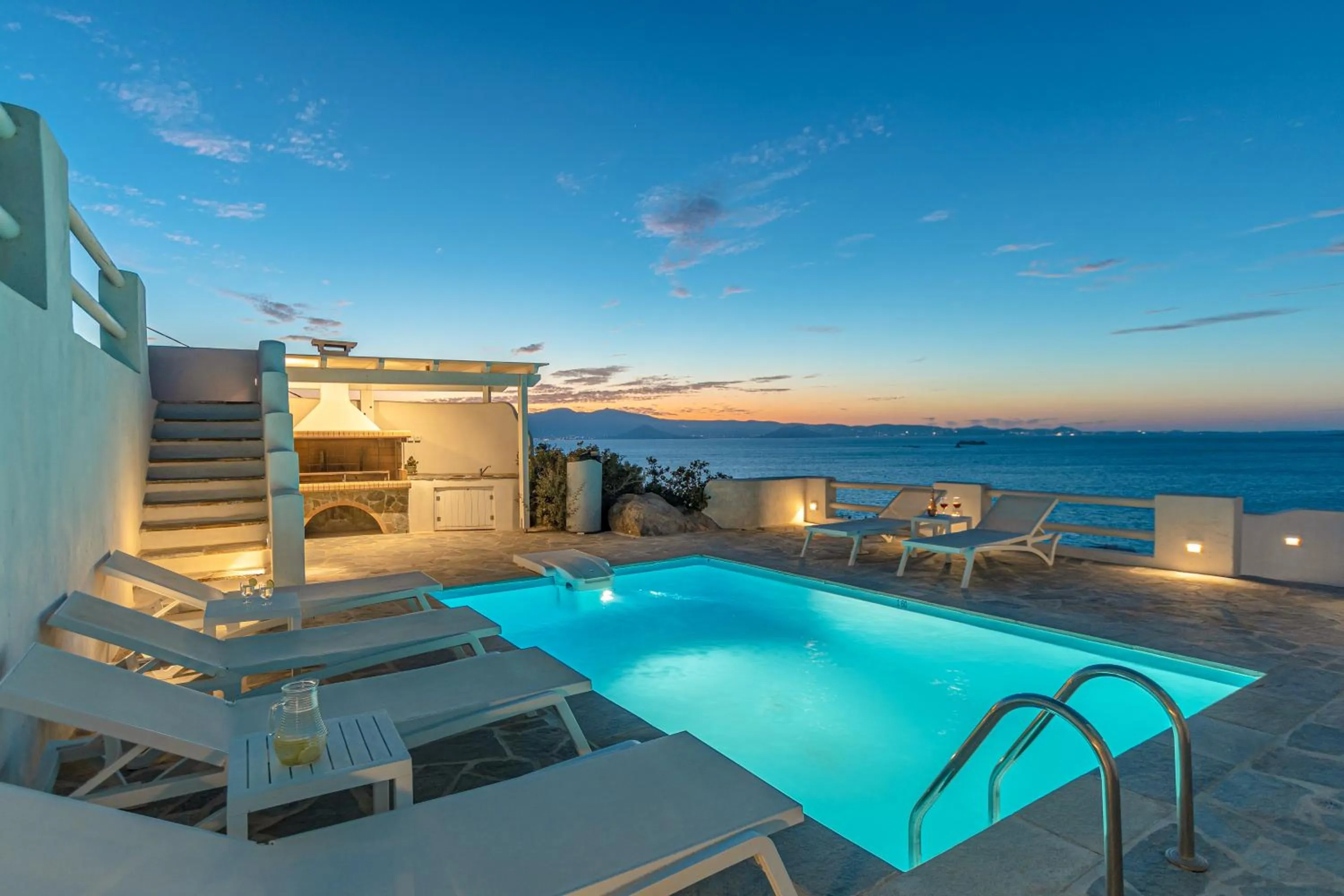 Swimming pool in Apricot and Sea Luxury Villas