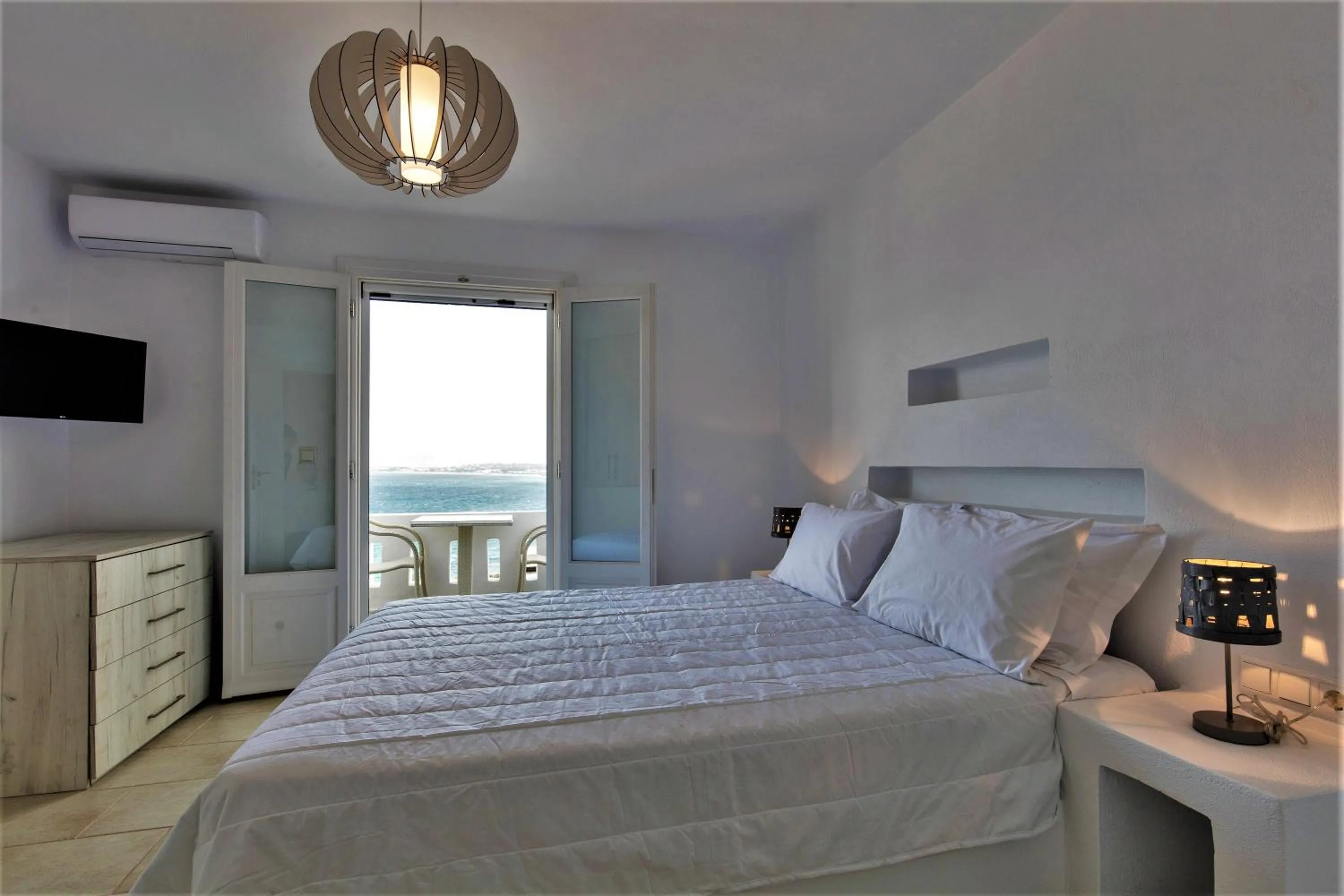 Bedroom, Bed in Apricot and Sea Luxury Villas