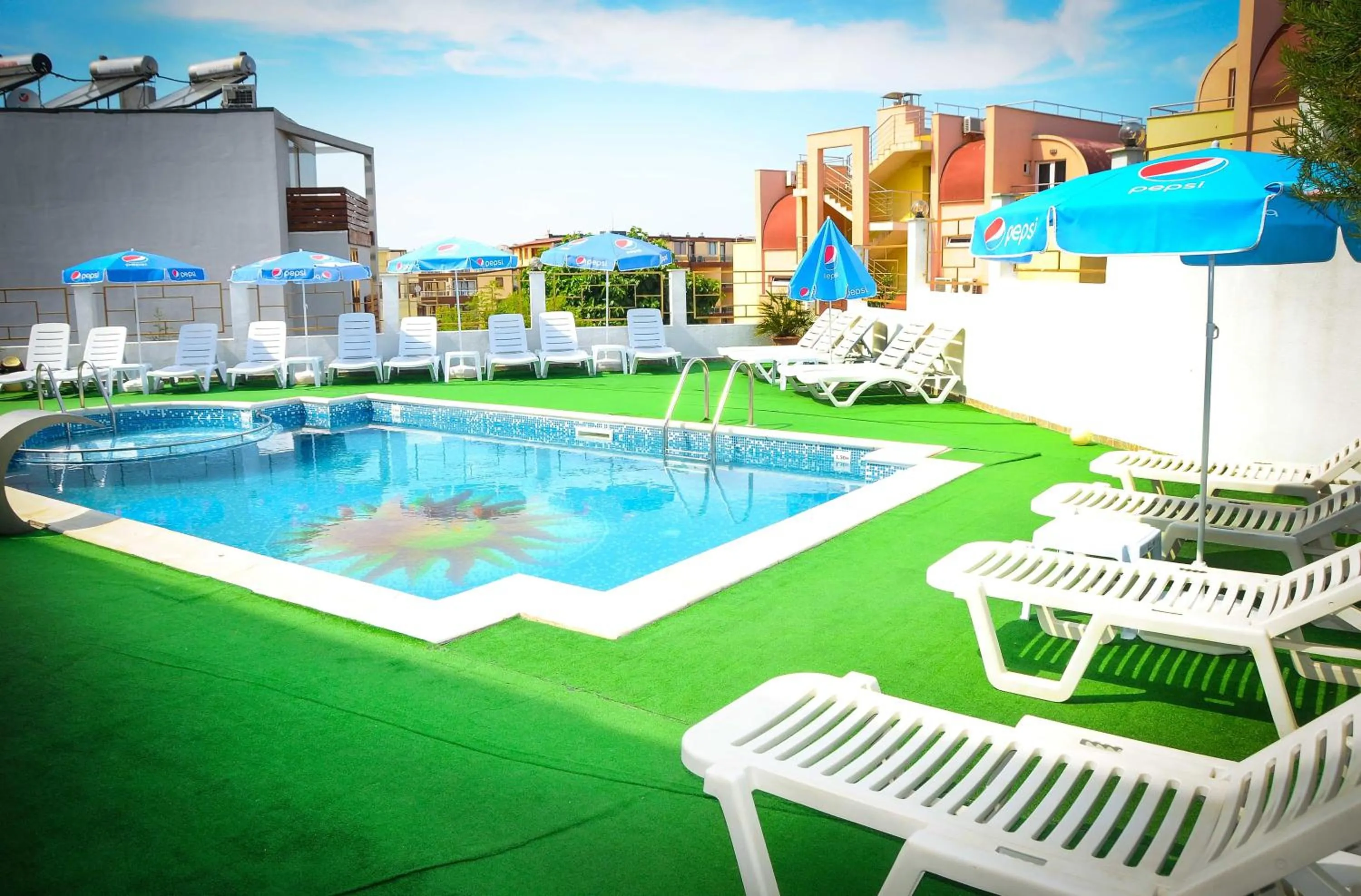 Swimming pool in Hotel Apolis