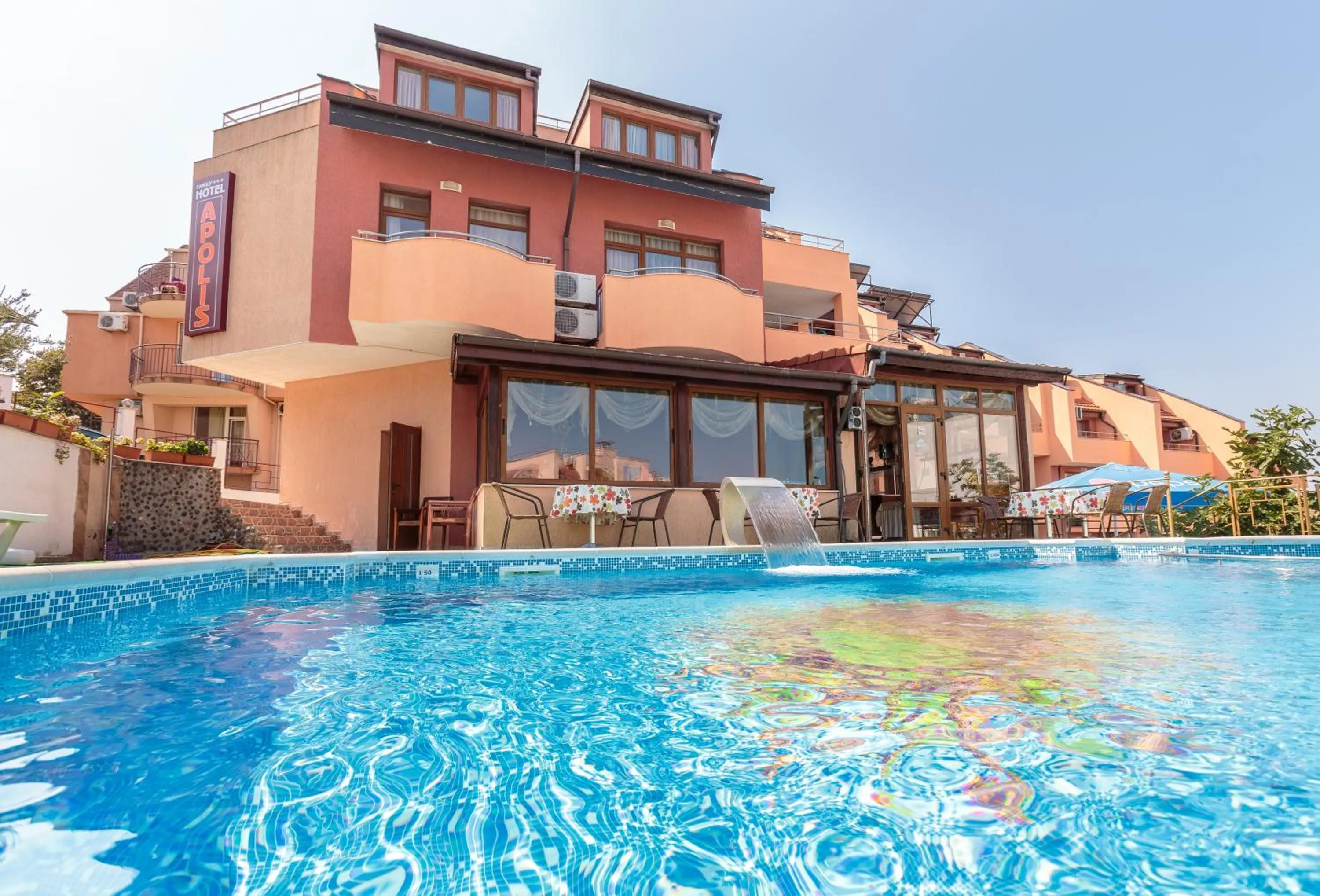 Swimming pool in Hotel Apolis