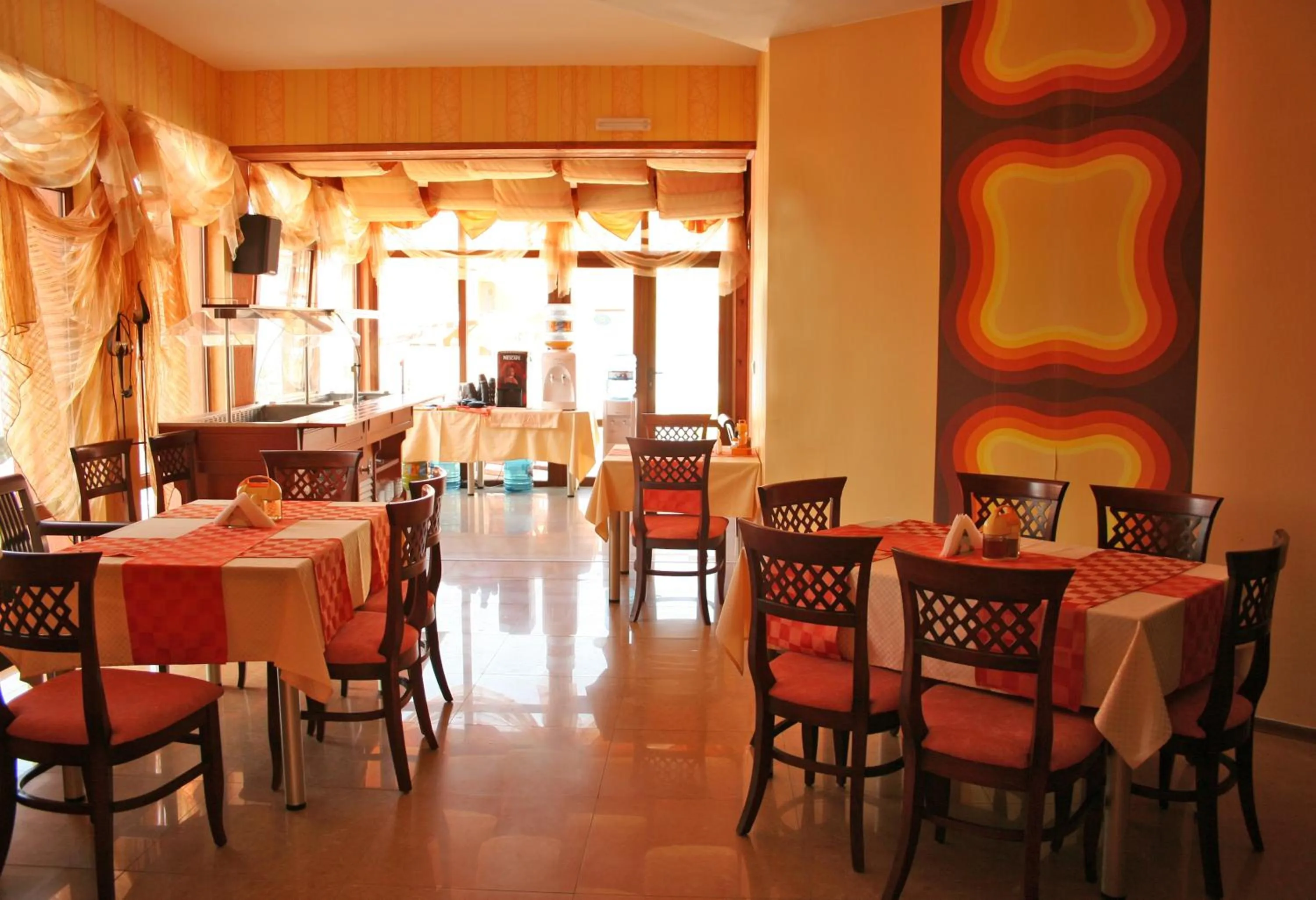 Restaurant/places to eat in Hotel Apolis