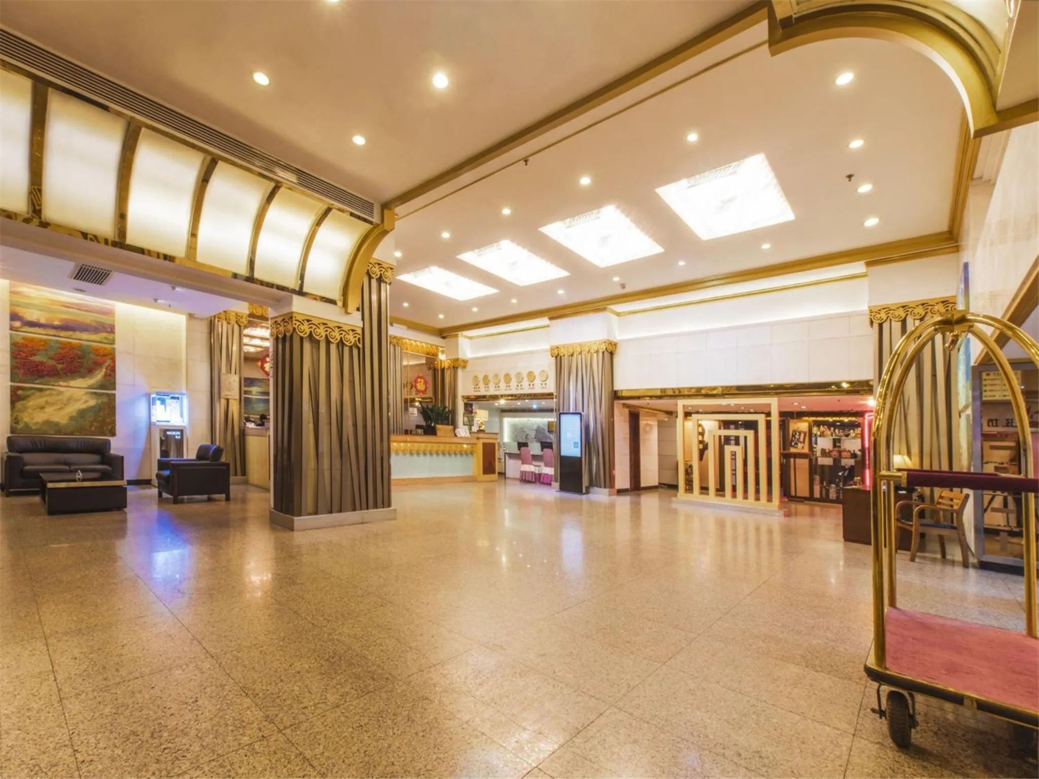 Lobby or reception in Zhuhai Special Economic Zone Hotel