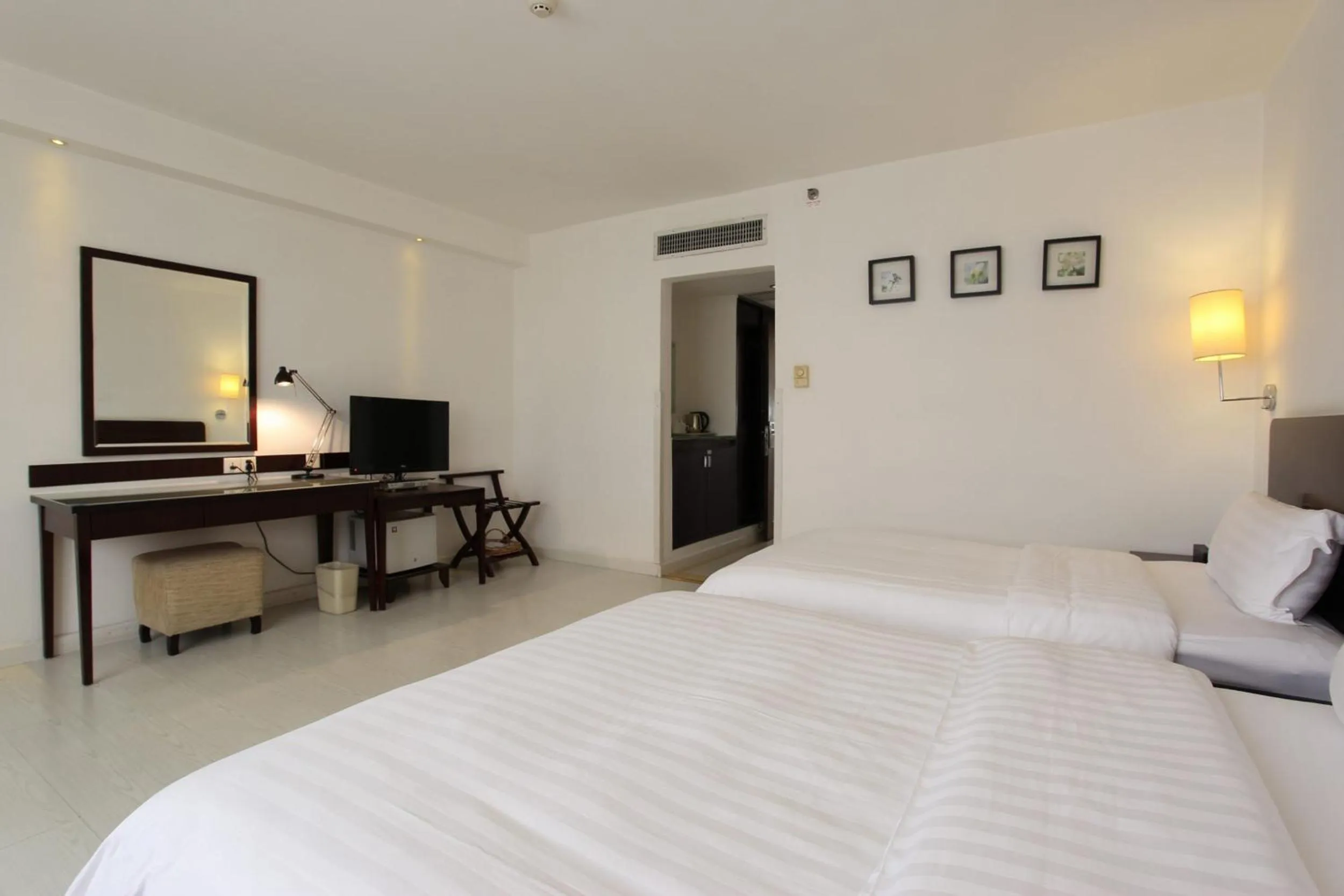 Decorative detail, TV/Entertainment Center in Zhuhai Special Economic Zone Hotel