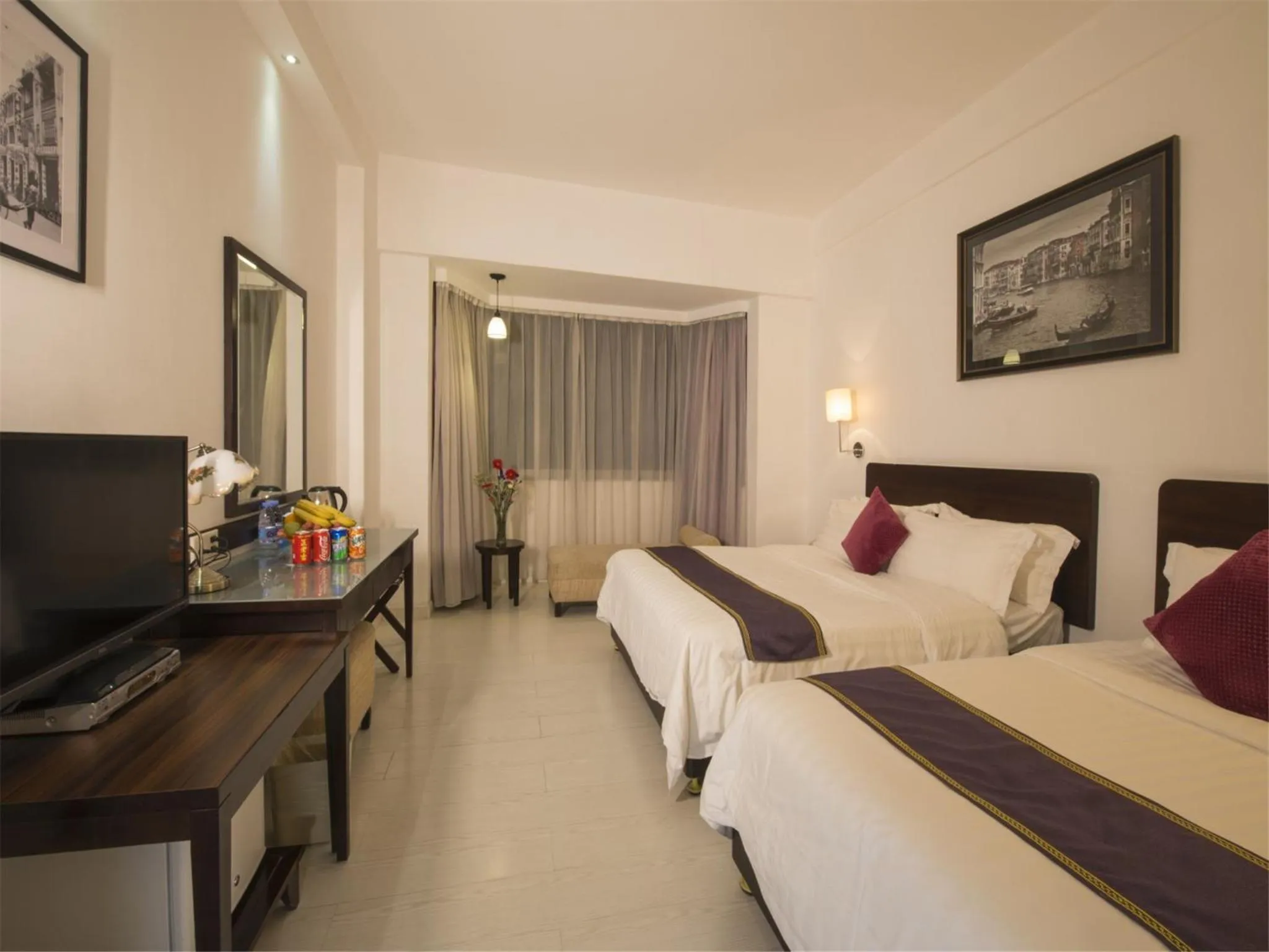 Bedroom, TV/Entertainment Center in Zhuhai Special Economic Zone Hotel