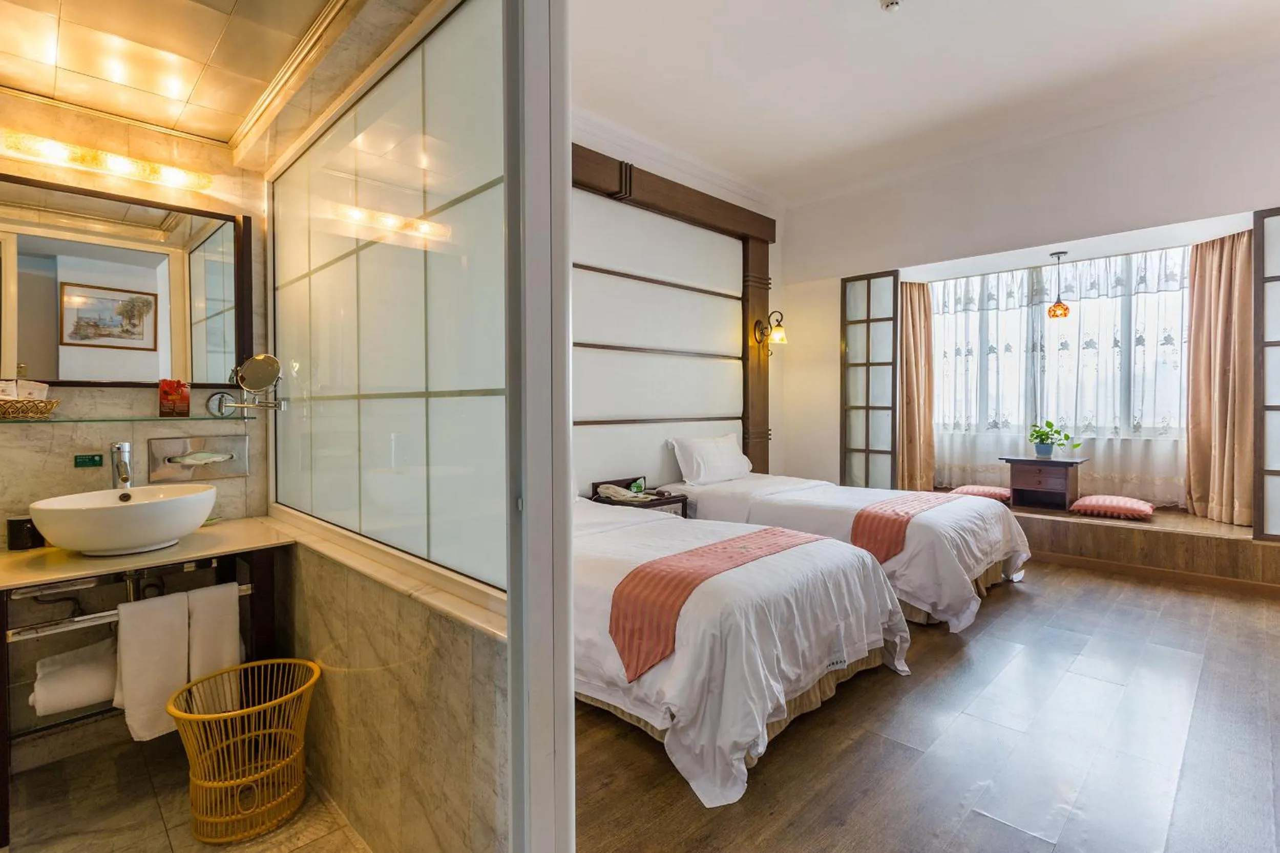 Bathroom in Zhuhai Special Economic Zone Hotel