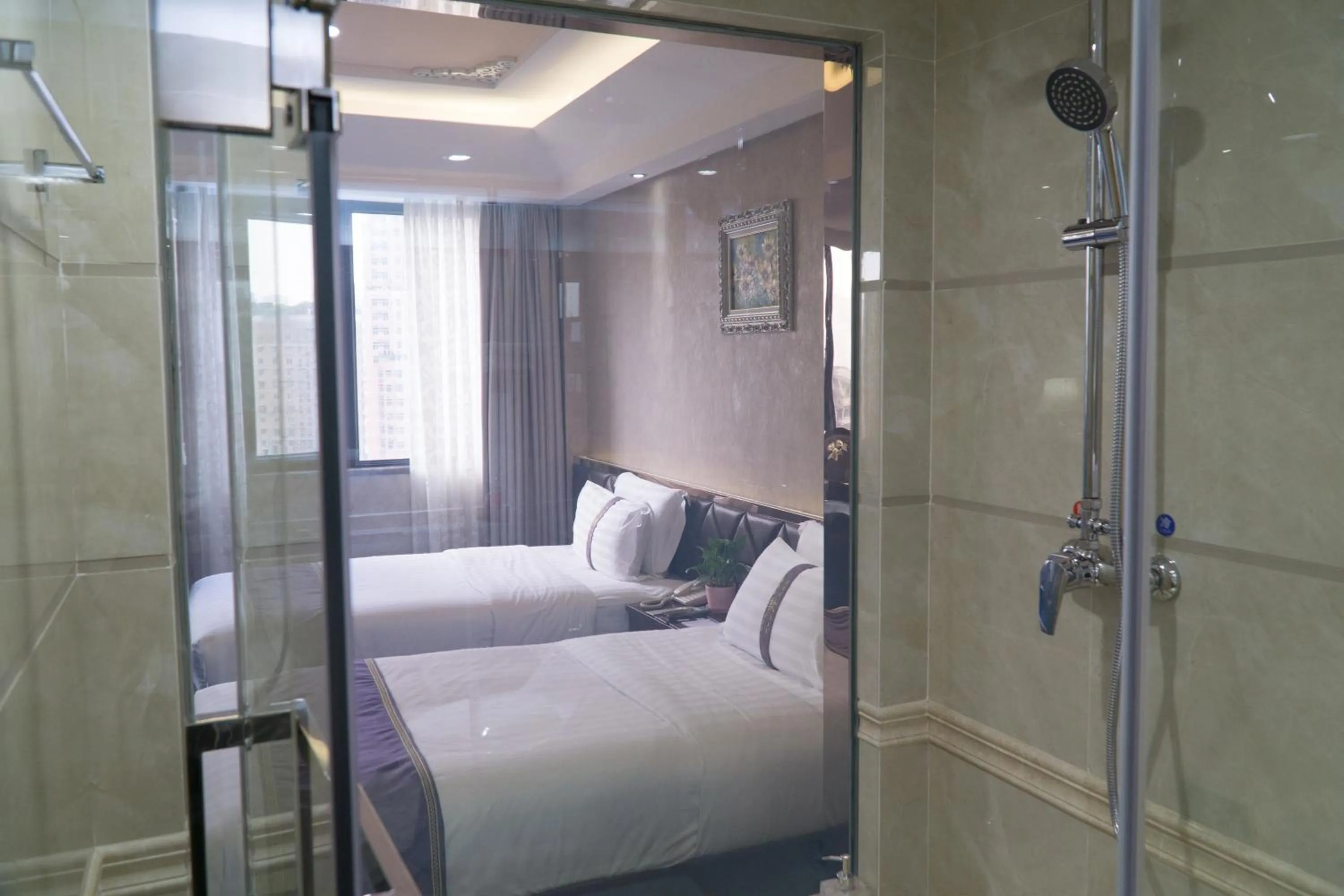 Shower, Room Photo in Zhuhai Special Economic Zone Hotel