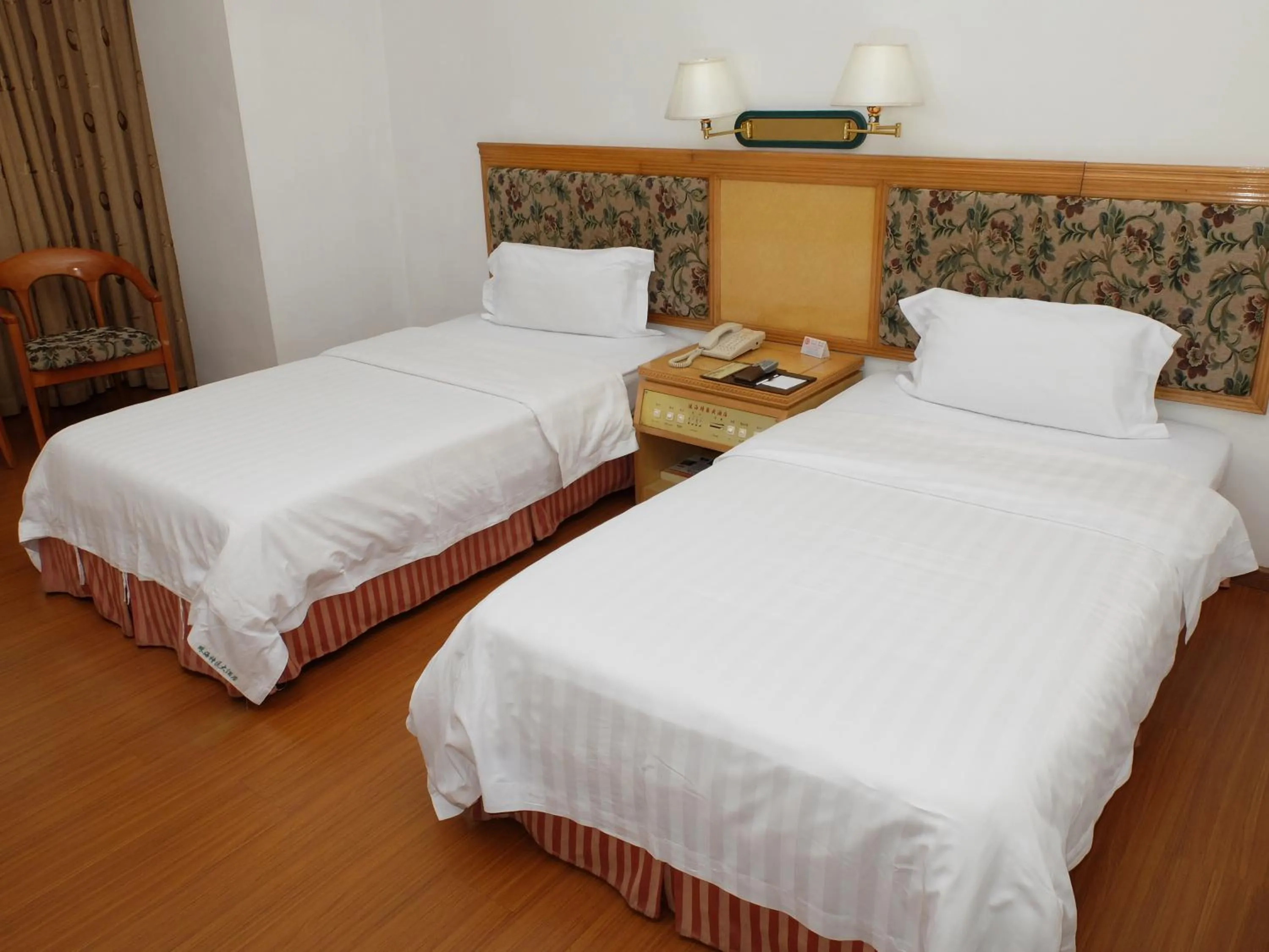 Photo of the whole room, Room Photo in Zhuhai Special Economic Zone Hotel