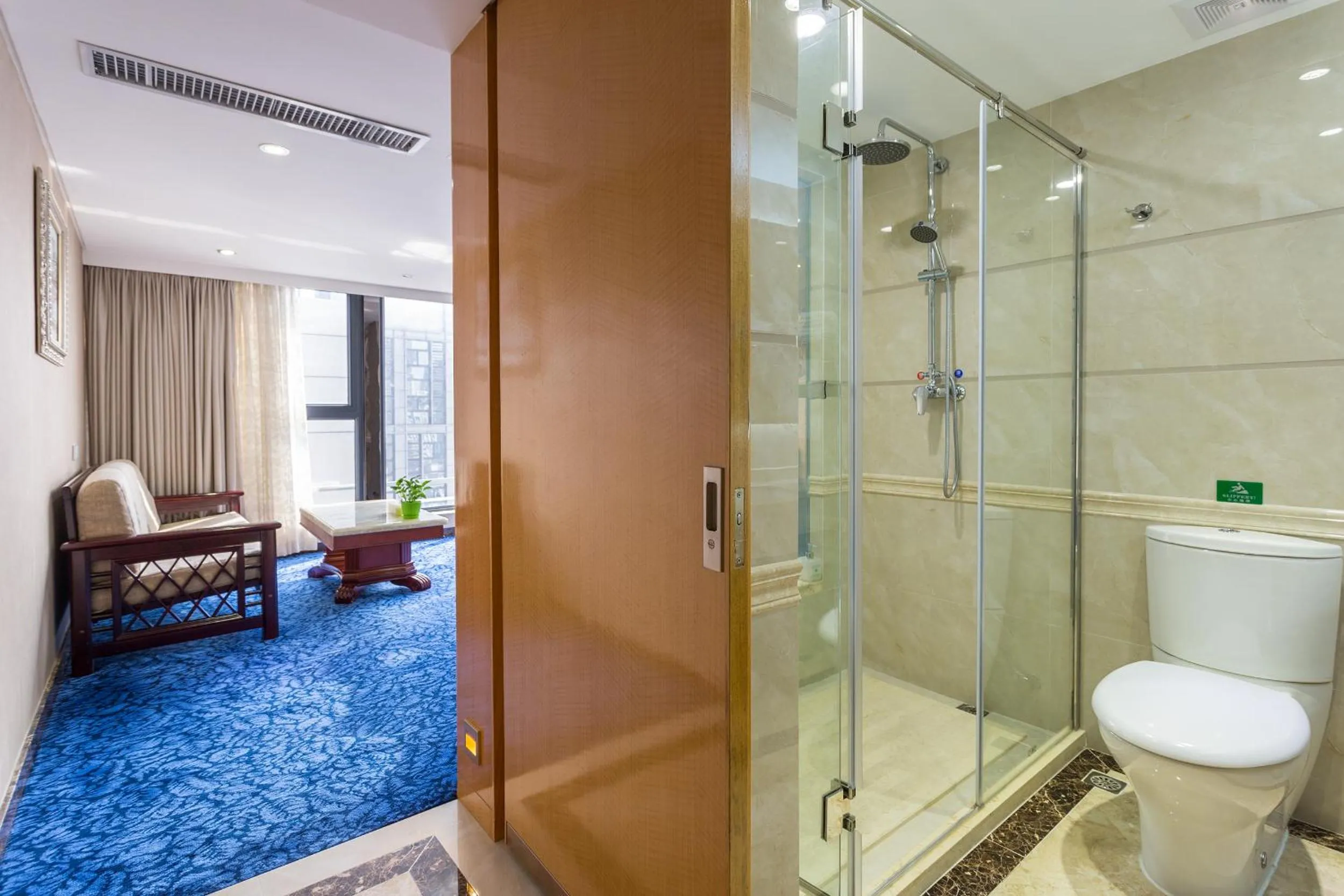 Toilet, Bathroom in Zhuhai Special Economic Zone Hotel