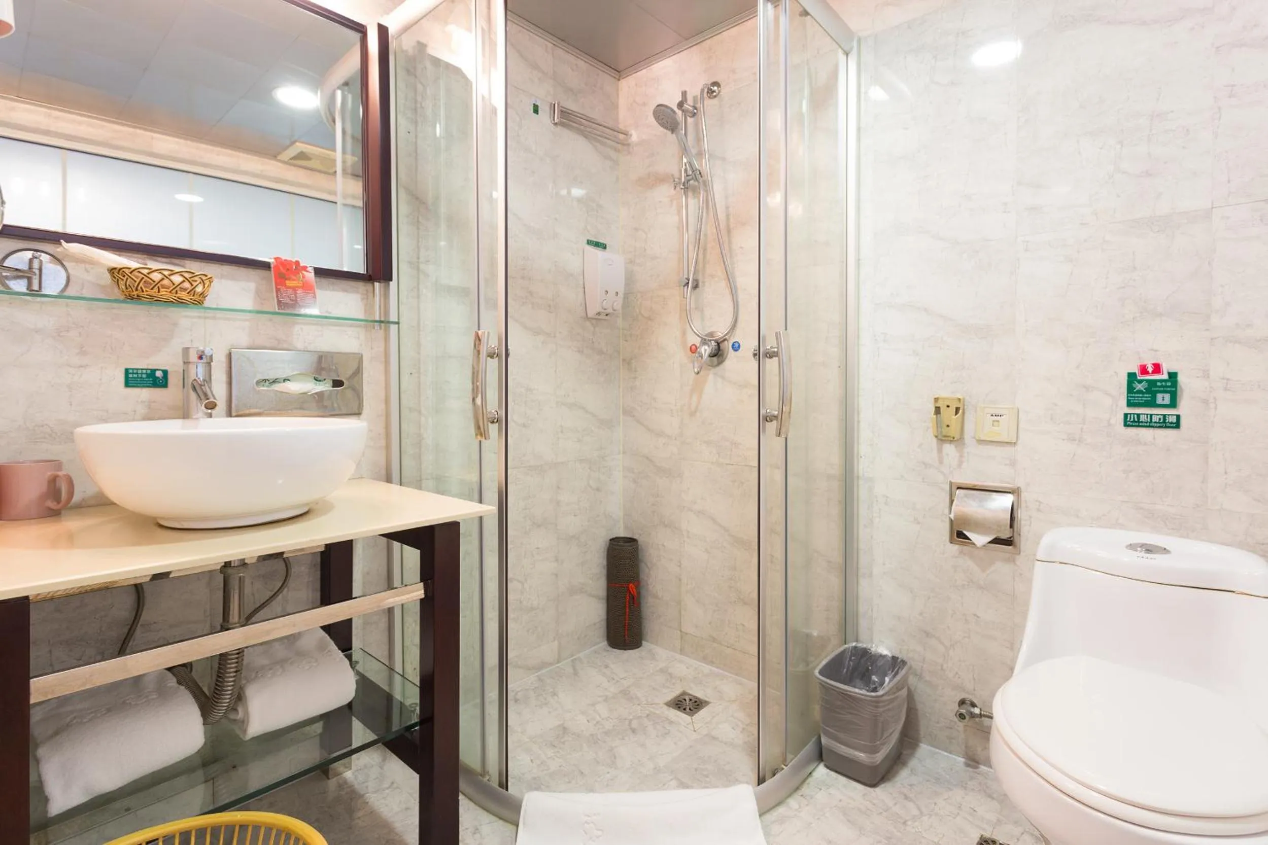 Toilet, Bathroom in Zhuhai Special Economic Zone Hotel