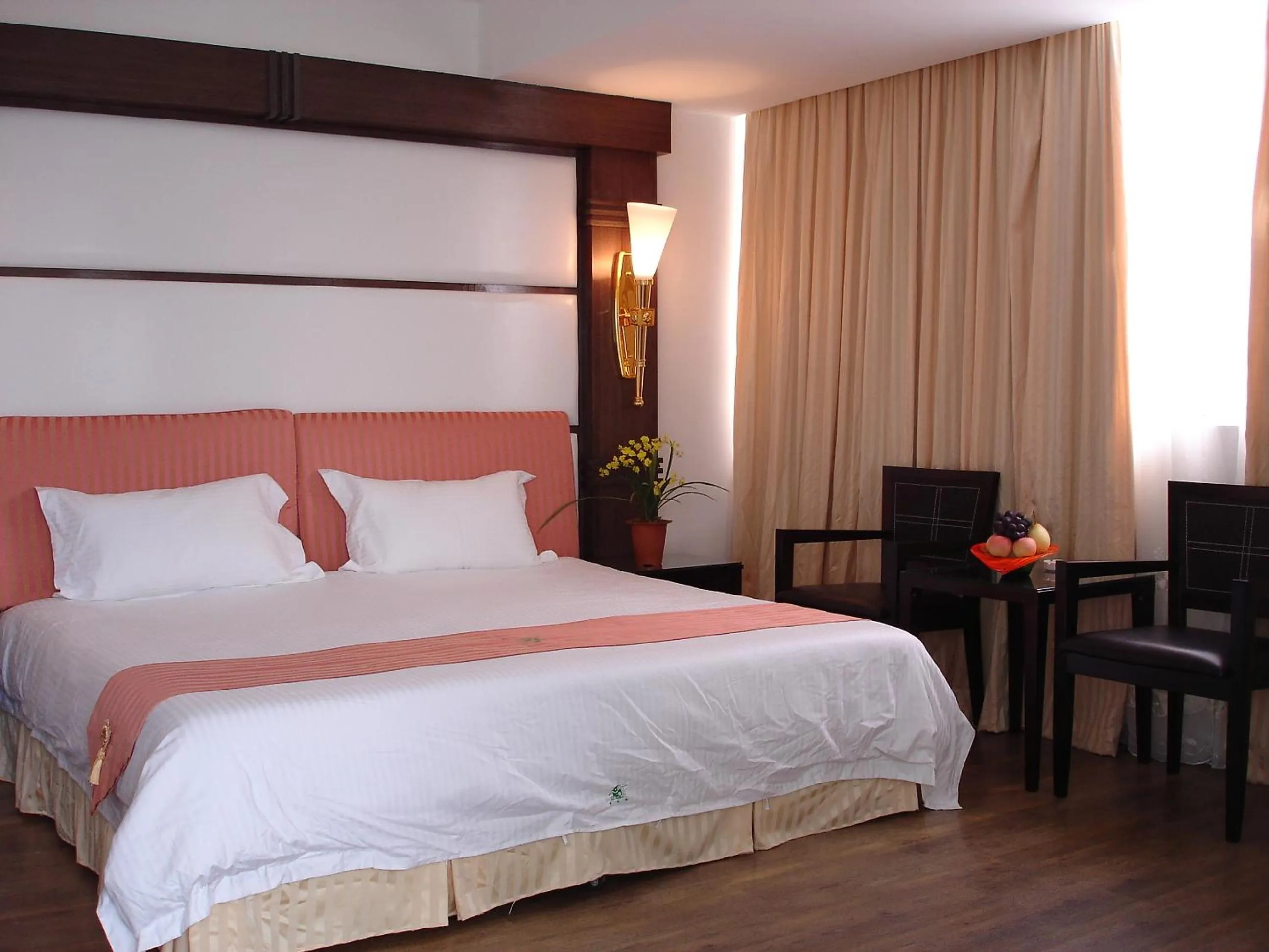 Bed in Zhuhai Special Economic Zone Hotel