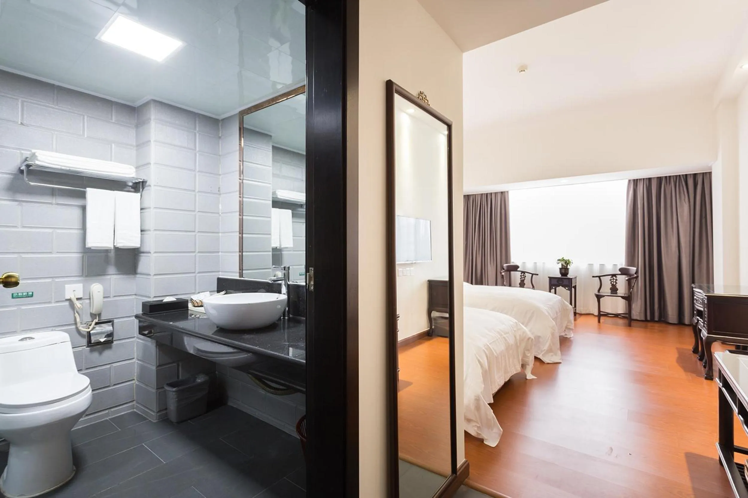 Bathroom in Zhuhai Special Economic Zone Hotel