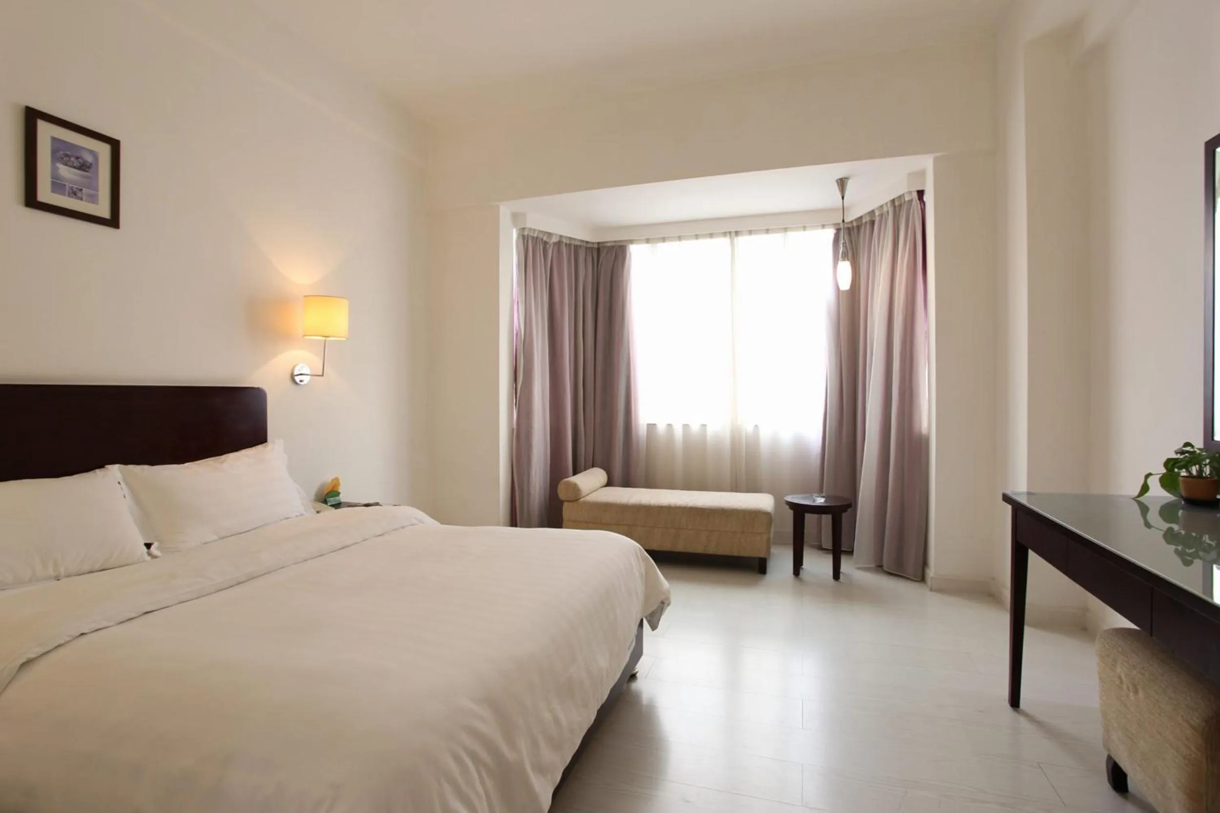 Bedroom in Zhuhai Special Economic Zone Hotel