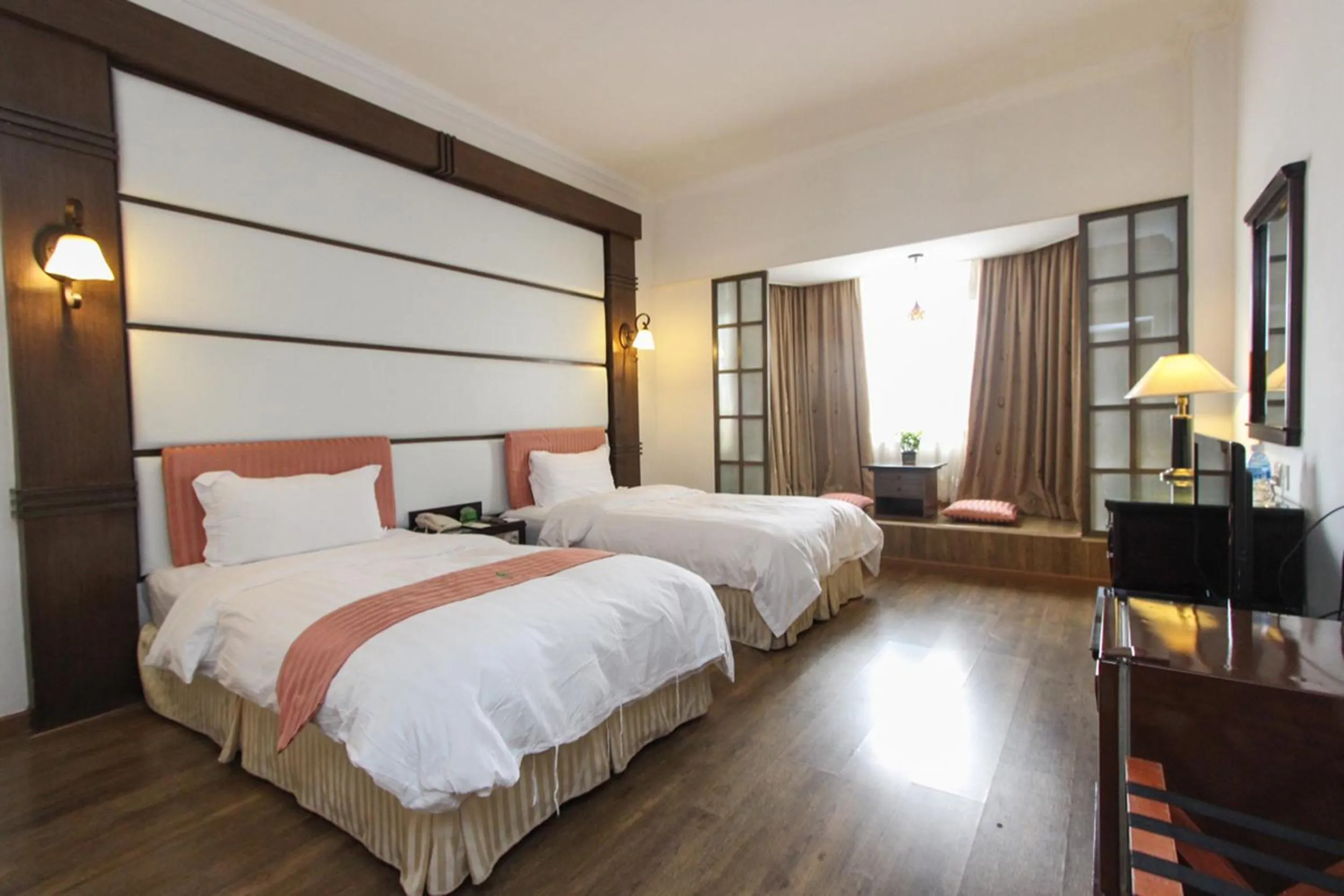 Bed in Zhuhai Special Economic Zone Hotel