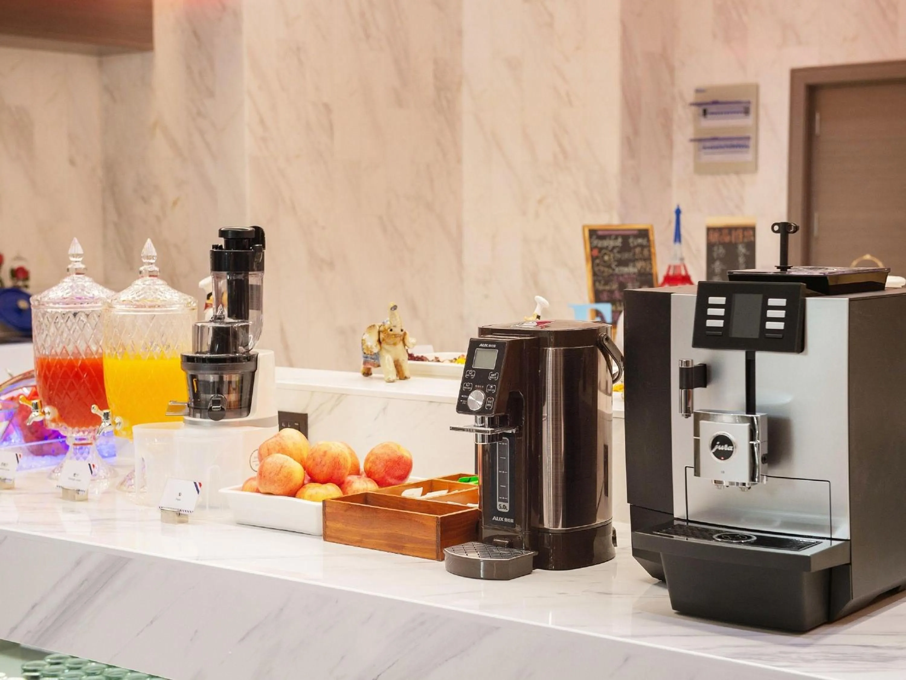 Restaurant/places to eat in Mercure Harbin Central Street Sophia Church