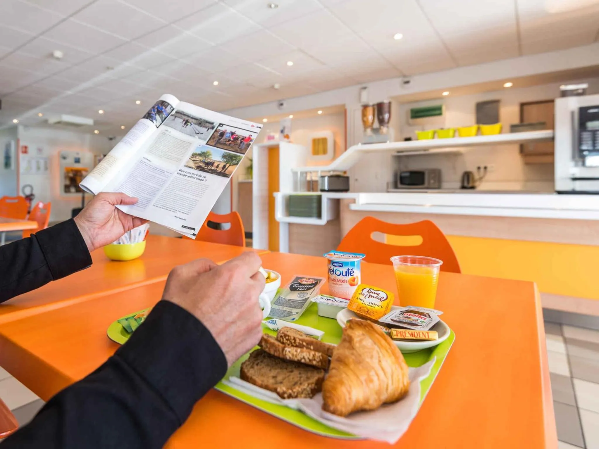 Food and drinks in ibis budget Amberieu en Bugey/Chateau Gaillard A42