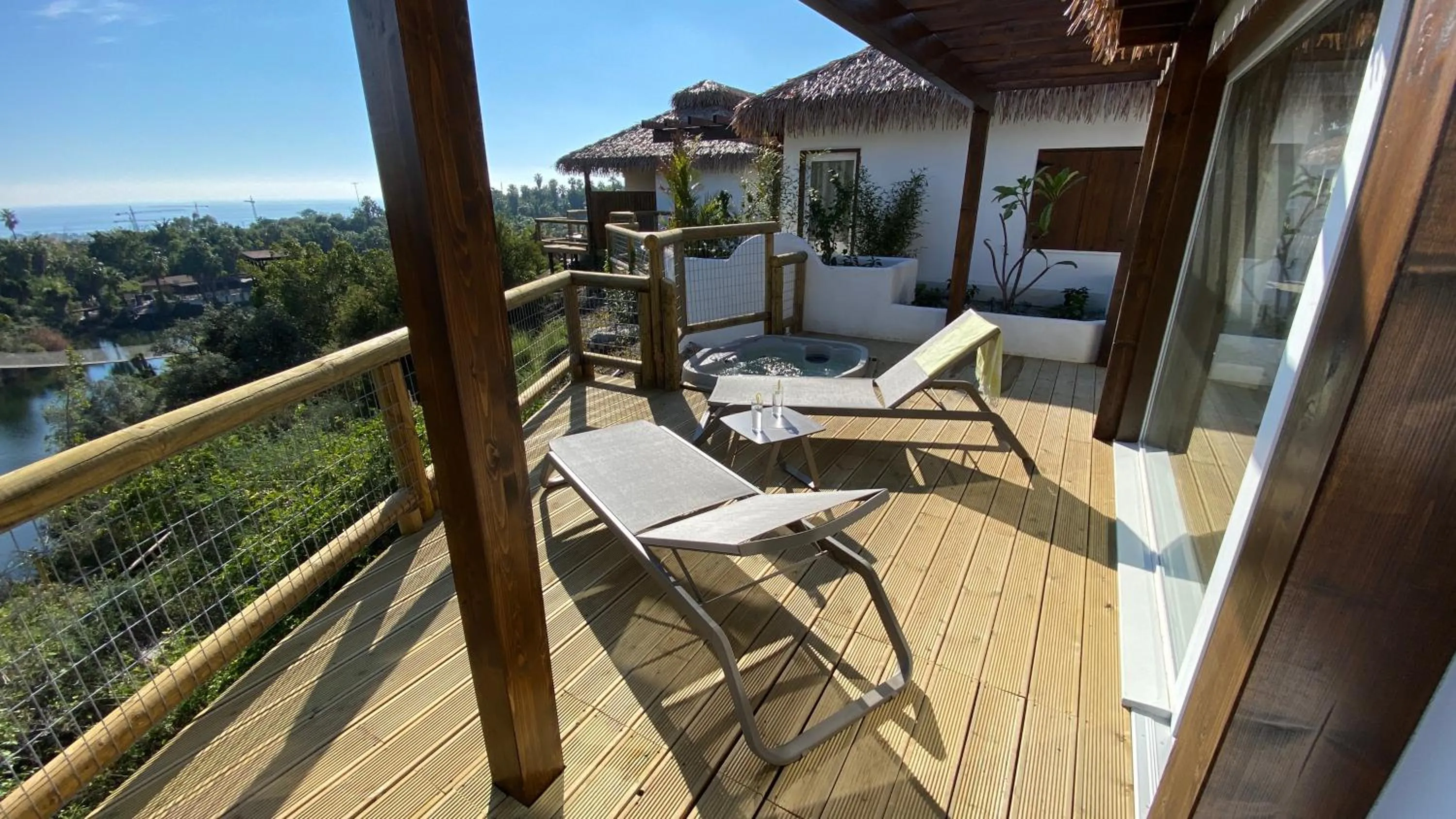 Balcony/Terrace in Hotel Selwo Lodge - Animal Park Tickets Included