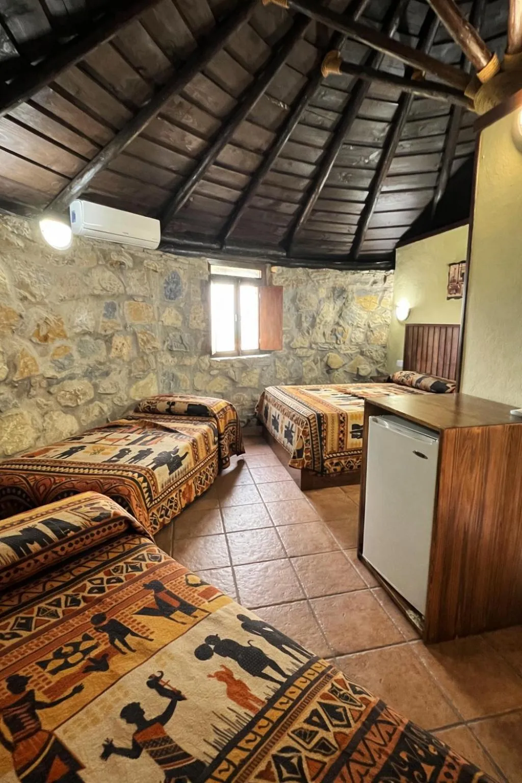 Bed in Hotel Selwo Lodge - Animal Park Tickets Included