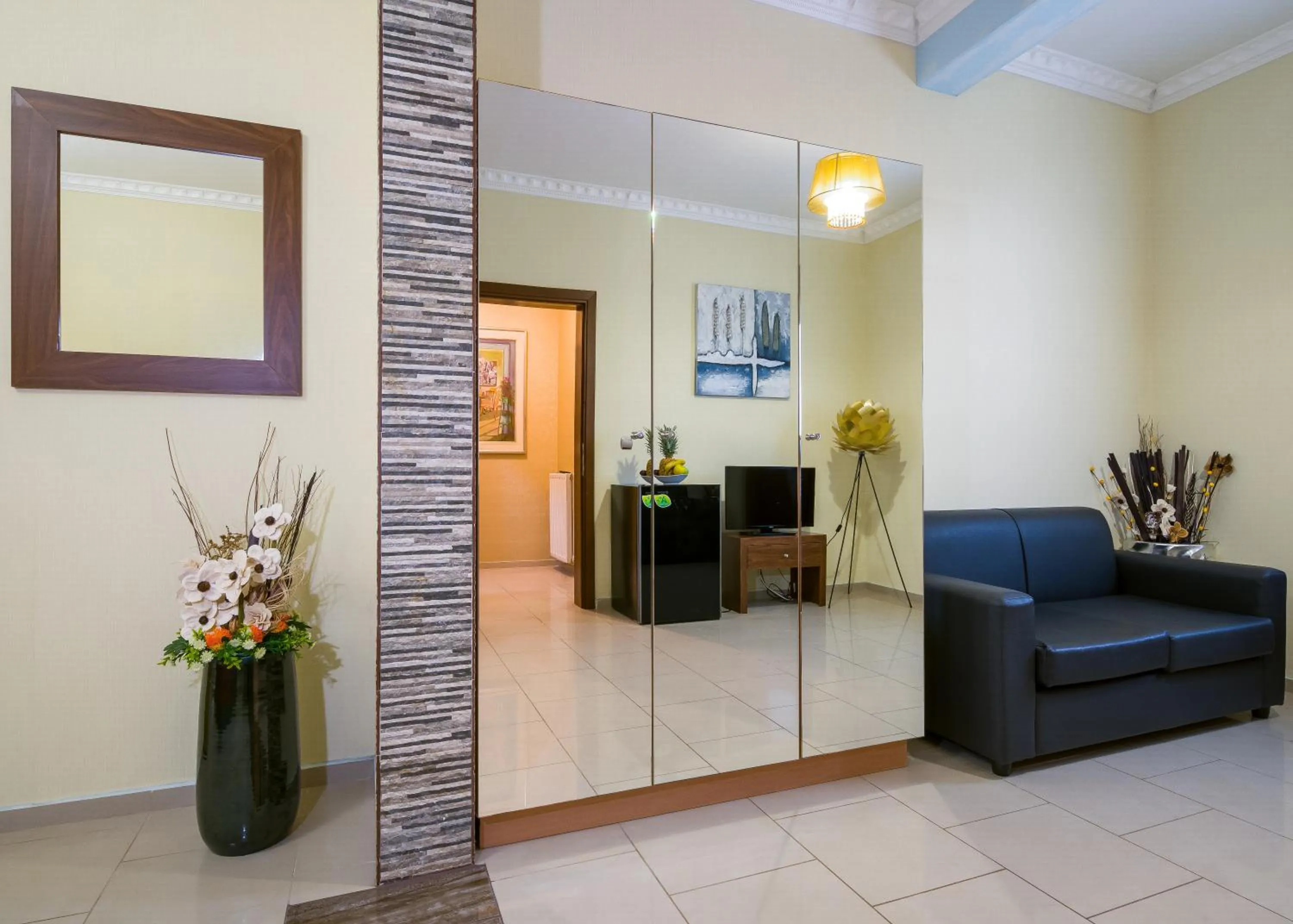 Living room in Paradice Hotel Luxury Suites-Near zorbas Beach-FREE Breakfast