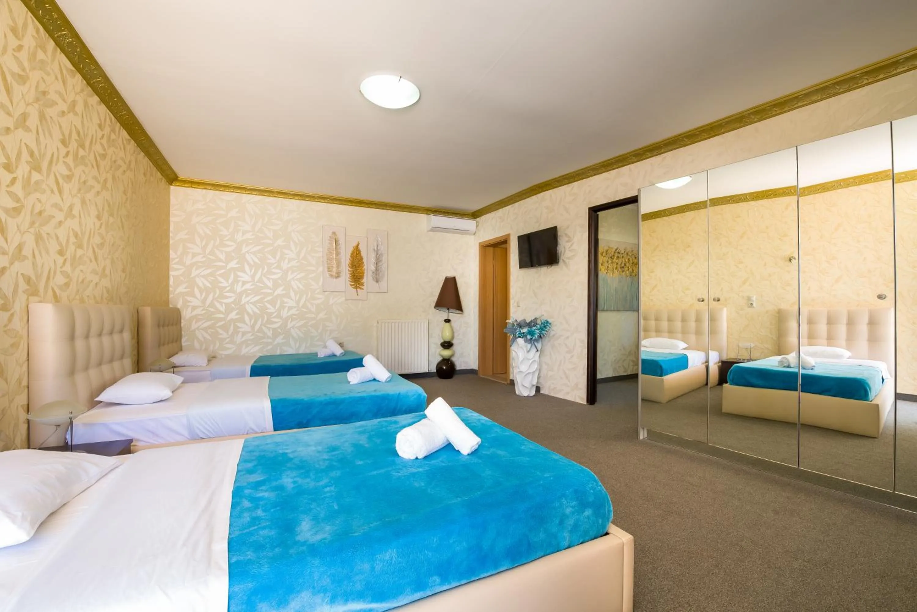 Bed in Paradice Hotel Luxury Suites-Near zorbas Beach-FREE Breakfast