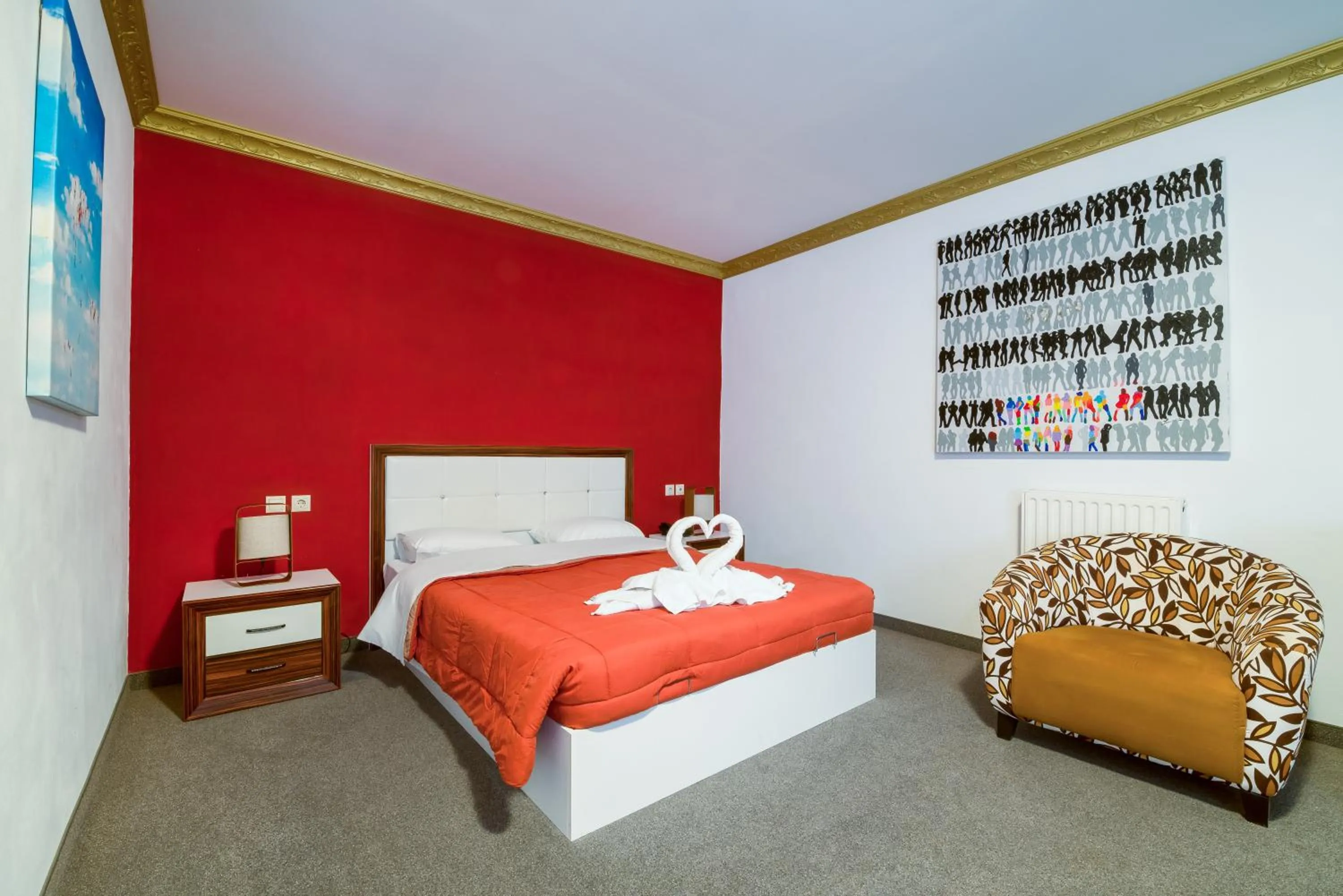 Bed in Paradice Hotel Luxury Suites-Near zorbas Beach-FREE Breakfast