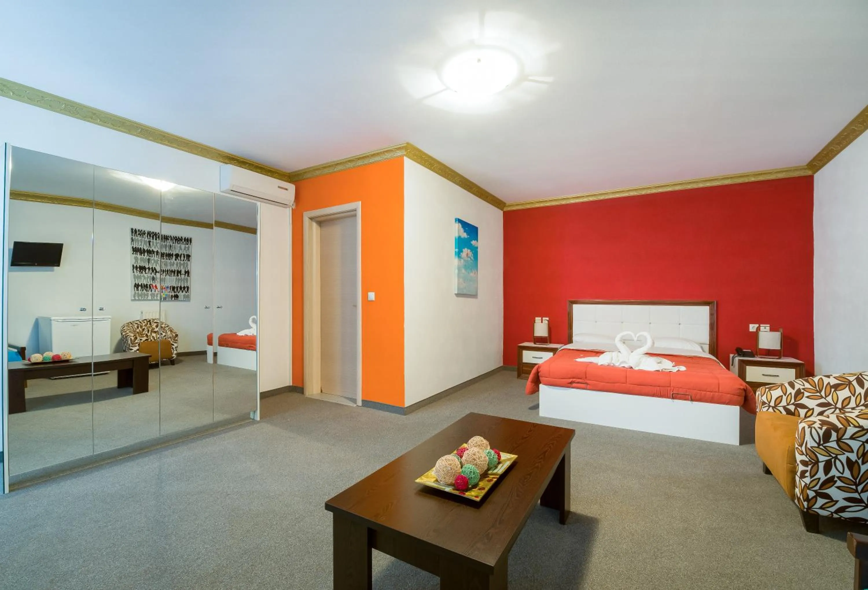 Bed in Paradice Hotel Luxury Suites-Near zorbas Beach-FREE Breakfast