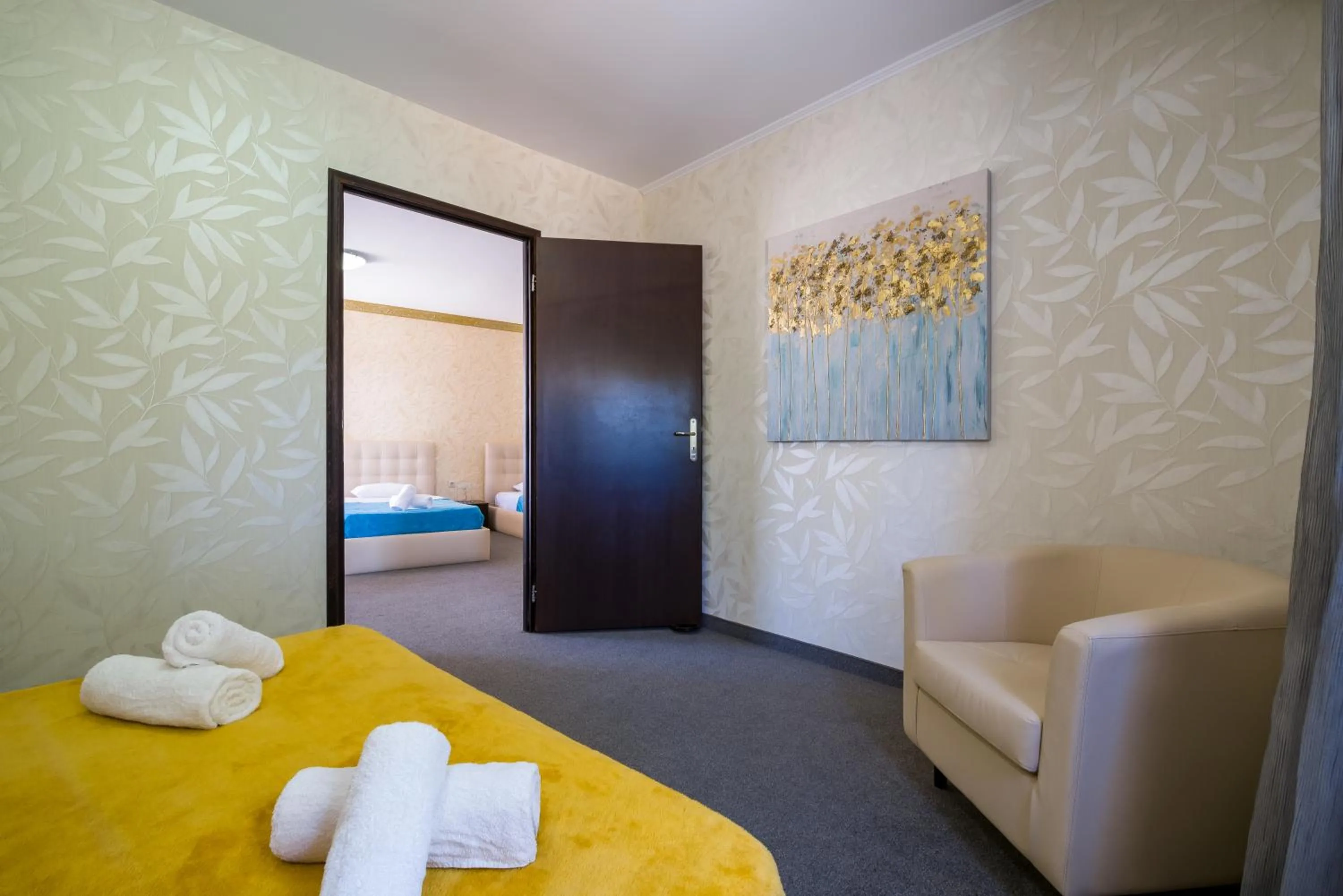 Bed in Paradice Hotel Luxury Suites-Near zorbas Beach-FREE Breakfast