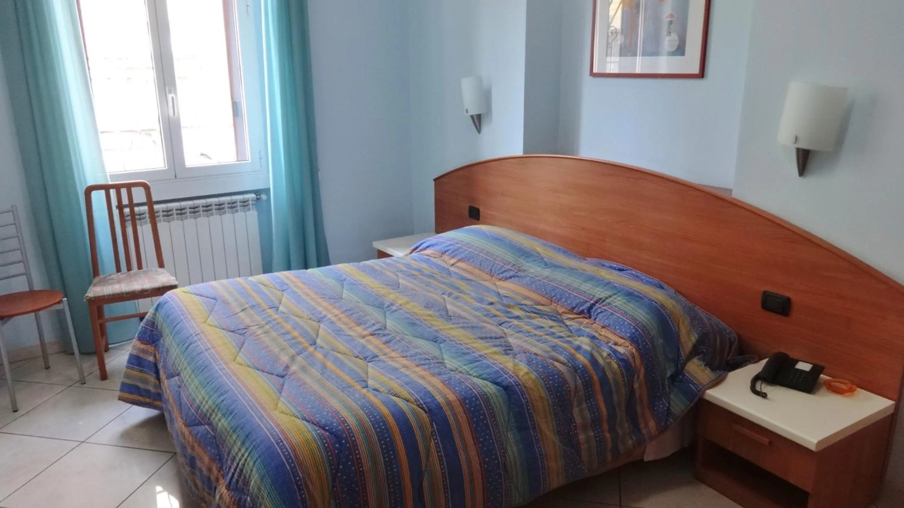 Photo of the whole room, Bed in Hotel2000