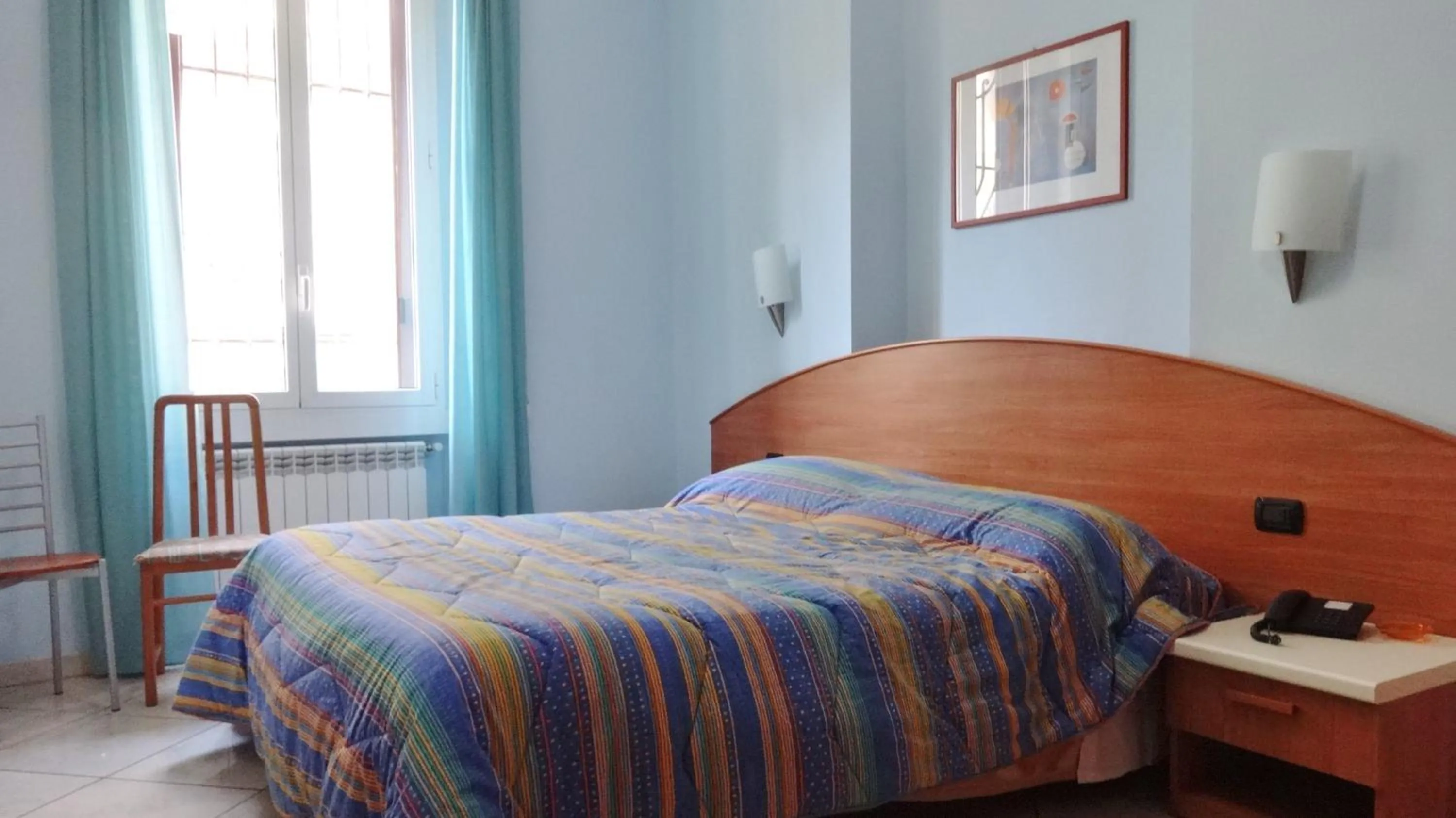 Photo of the whole room, Bed in Hotel2000