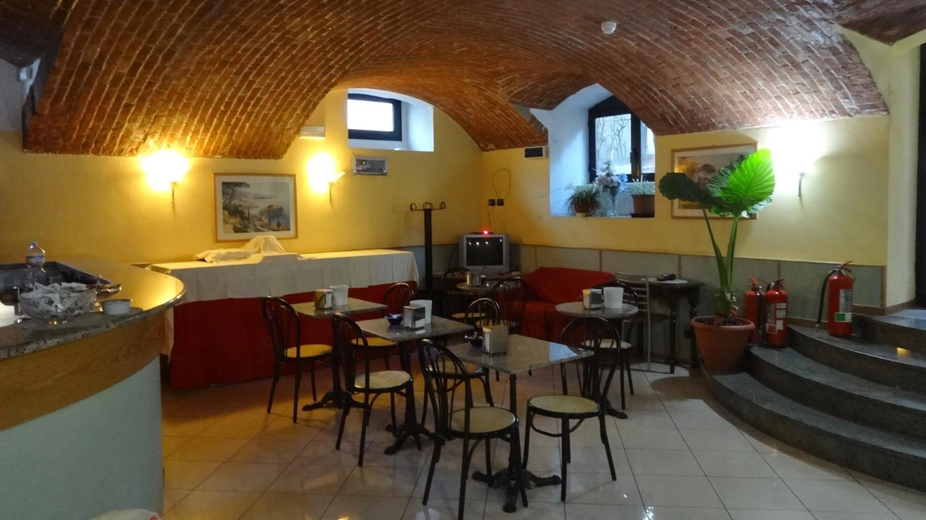 Restaurant/places to eat in Hotel2000