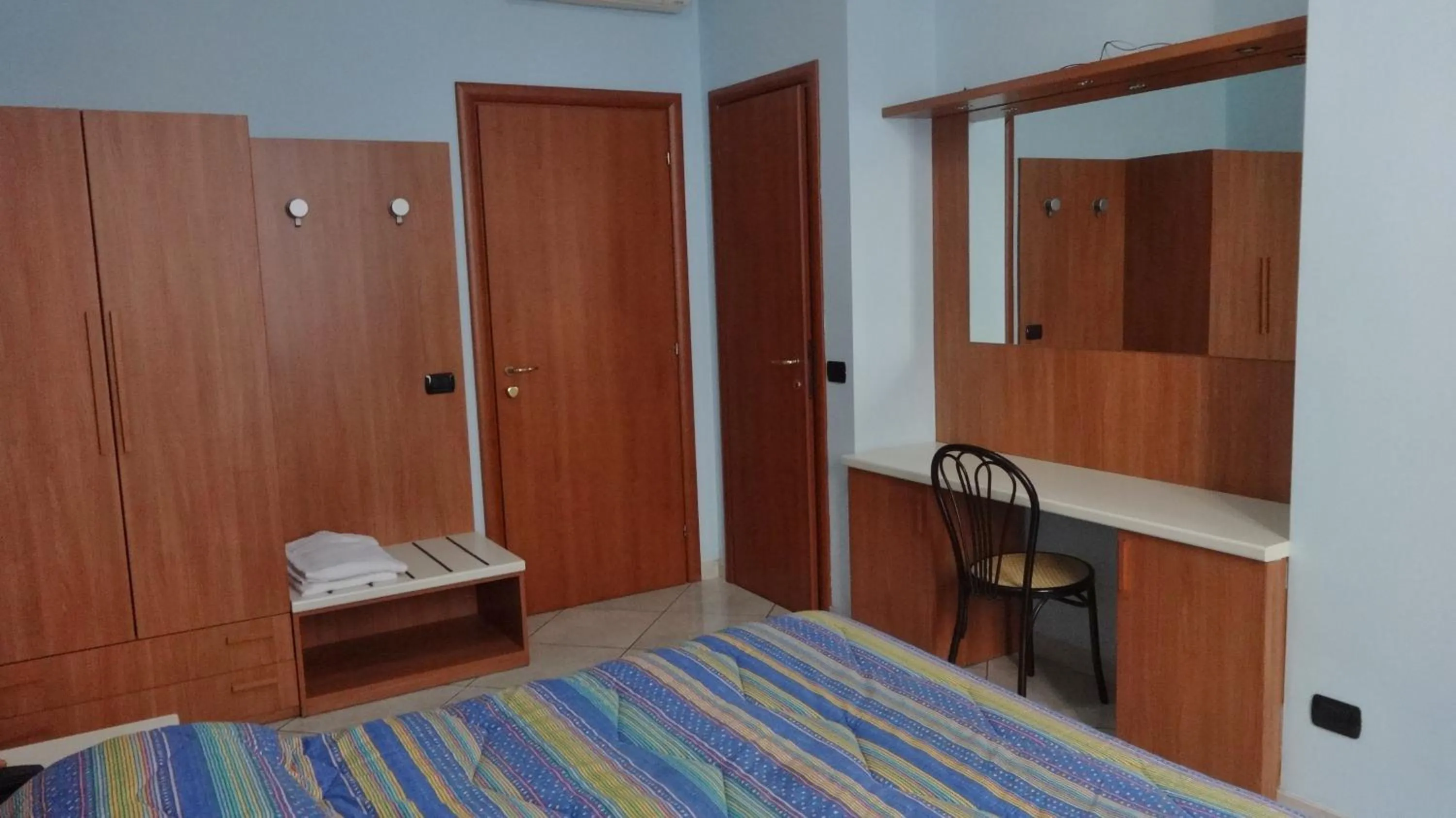 TV and multimedia, Bed in Hotel2000