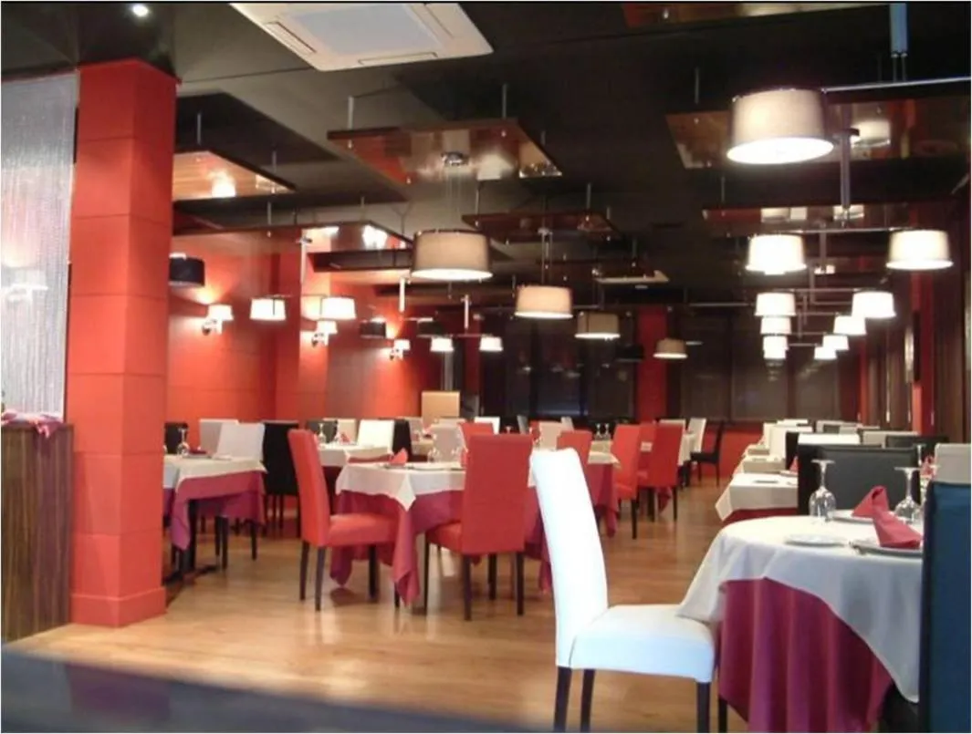 Restaurant/places to eat in Hotel Area Serrano