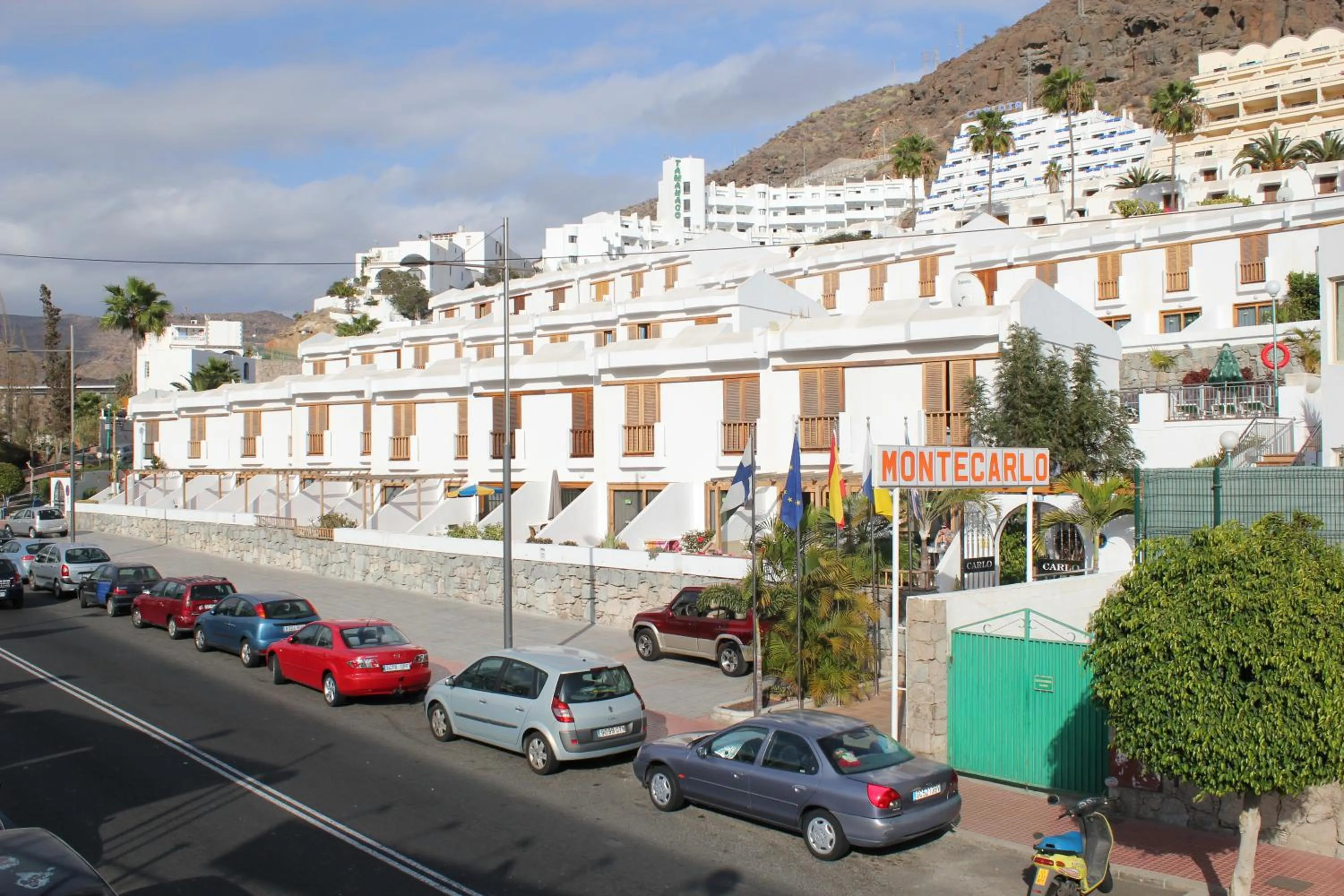 Facade/entrance in Apartamentos Montecarlo