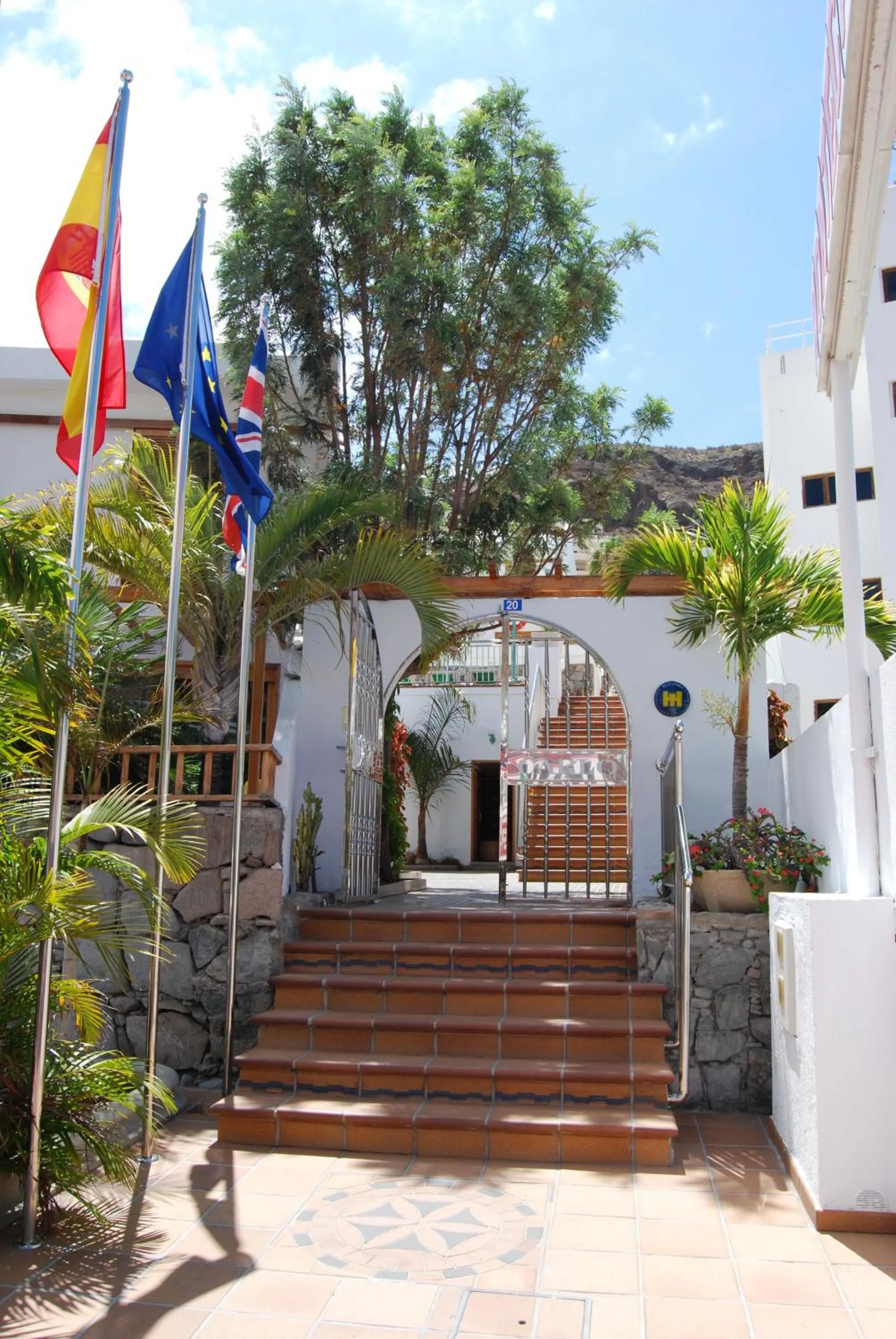 Facade/entrance in Apartamentos Montecarlo
