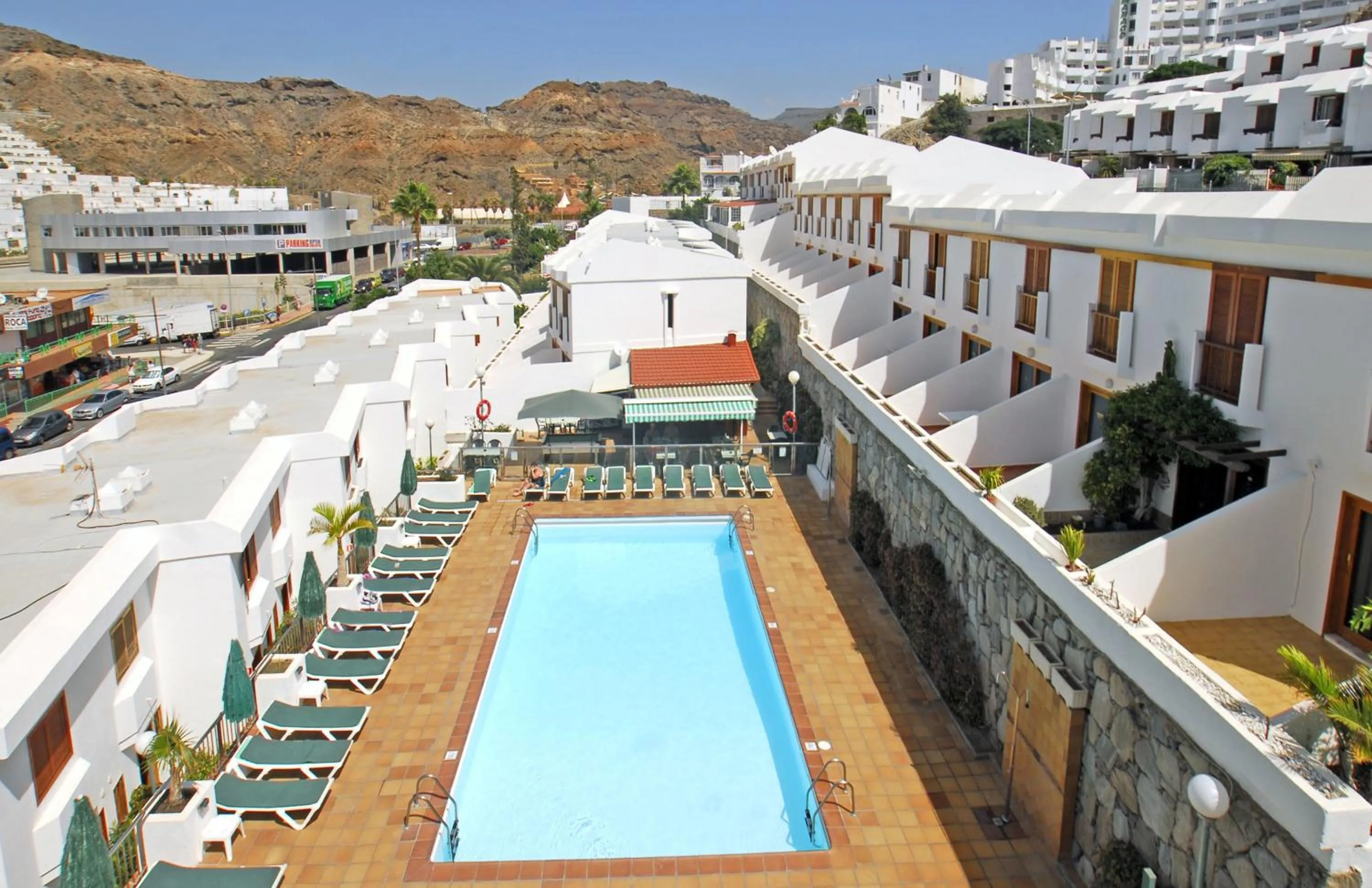 Swimming pool in Apartamentos Montecarlo