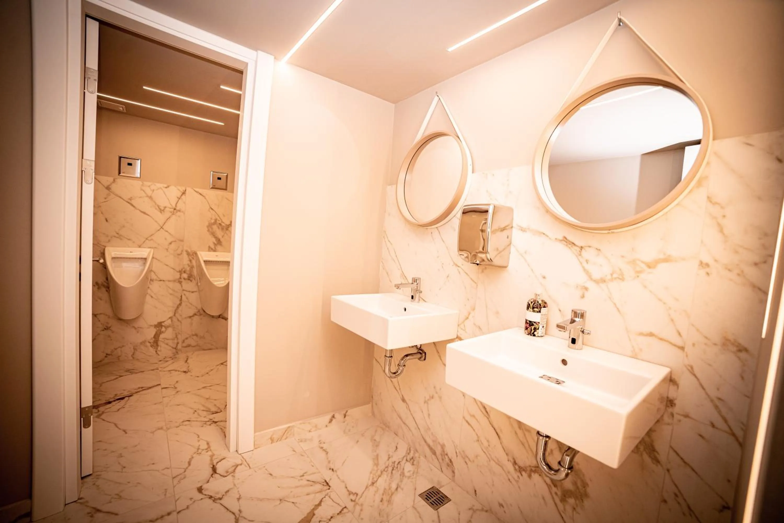 Bathroom in Hotel Corina