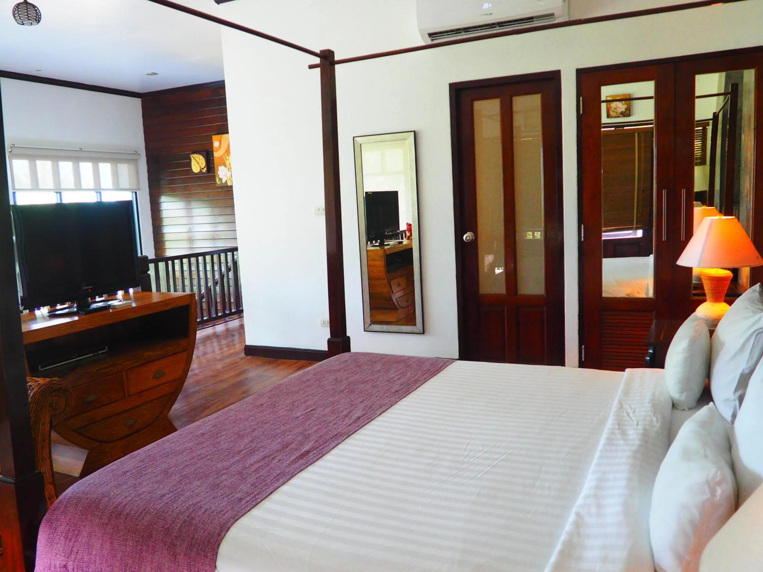 Photo of the whole room, Bed in Seashell Resort Koh Tao-SHA Plus