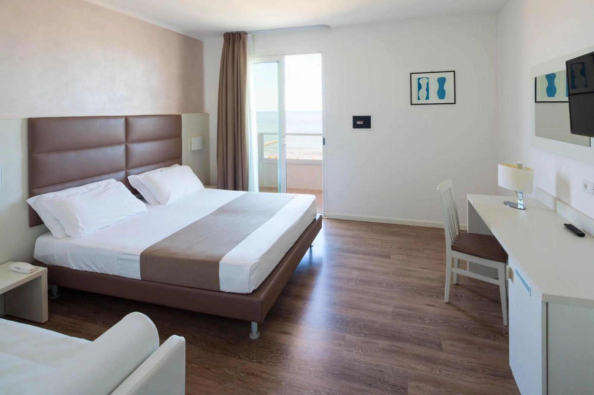 Photo of the whole room, Bed in Hotel Columbia & Ninfea