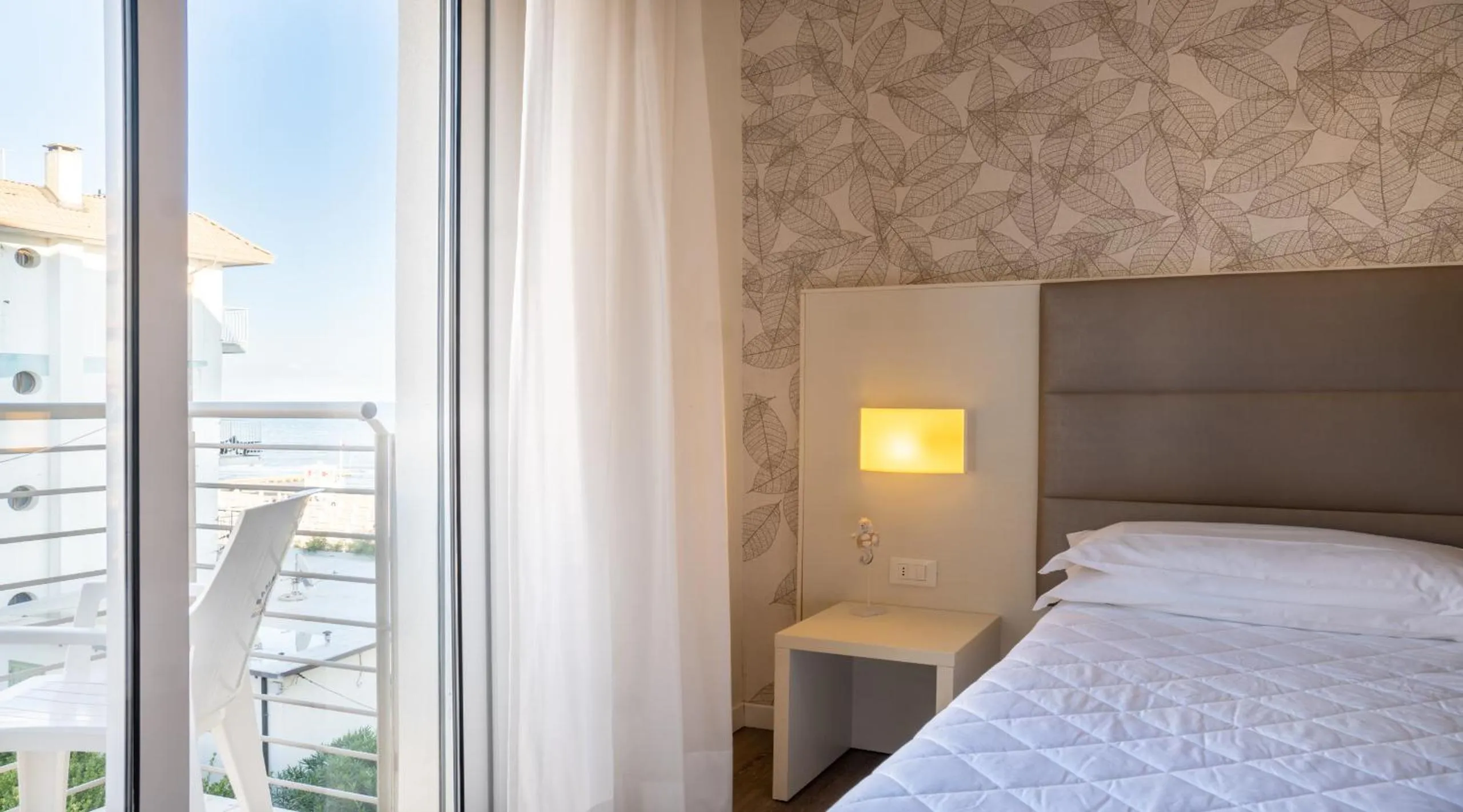 Bedroom, Bed in Hotel Columbia & Ninfea