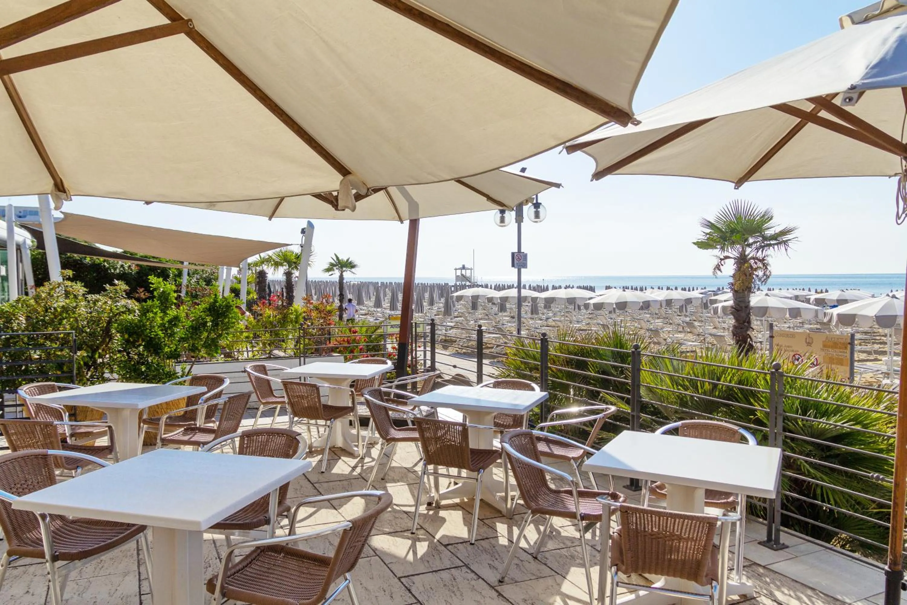 Restaurant/places to eat in Hotel Columbia & Ninfea