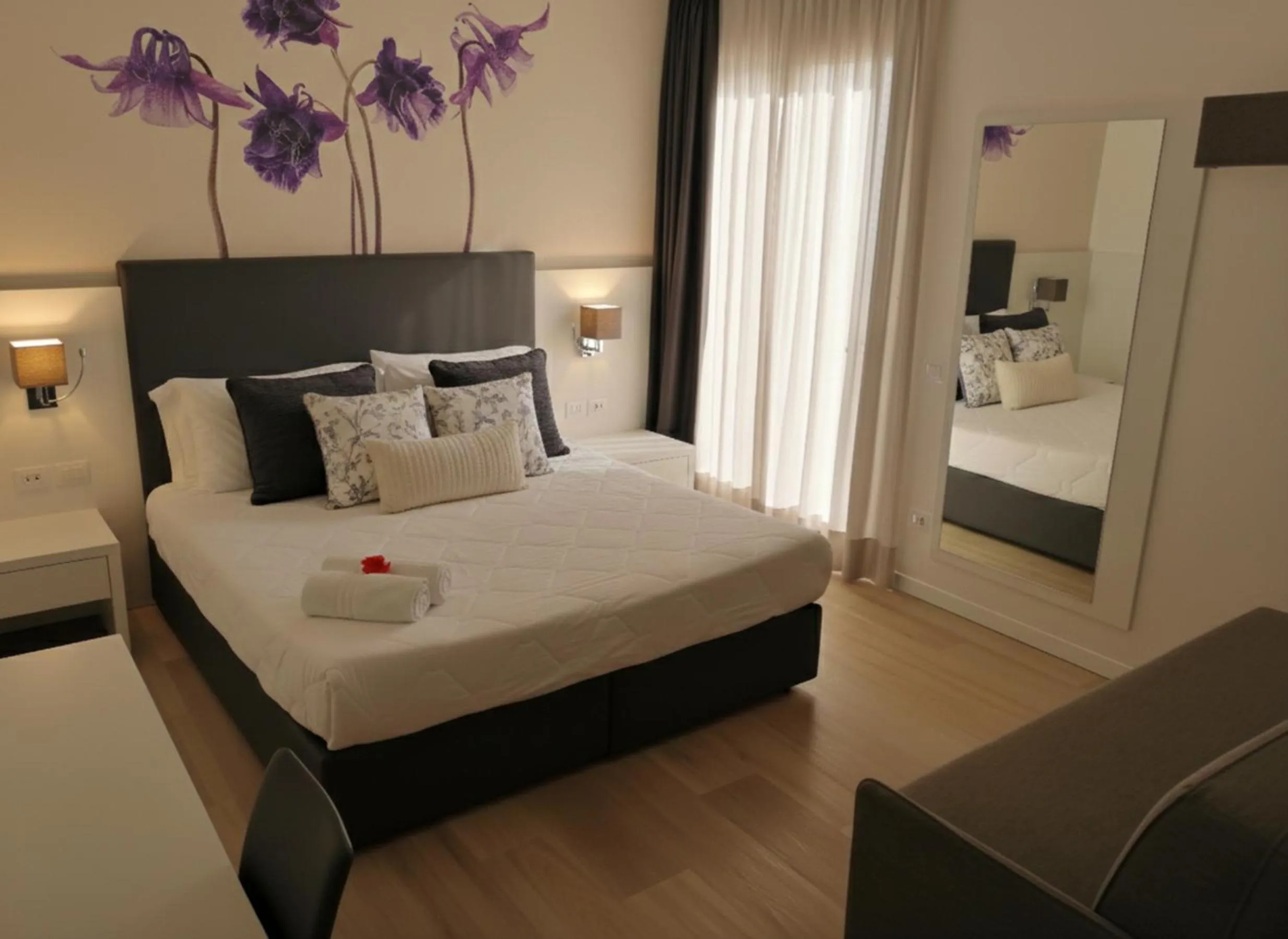 Bedroom, Bed in Hotel Columbia & Ninfea