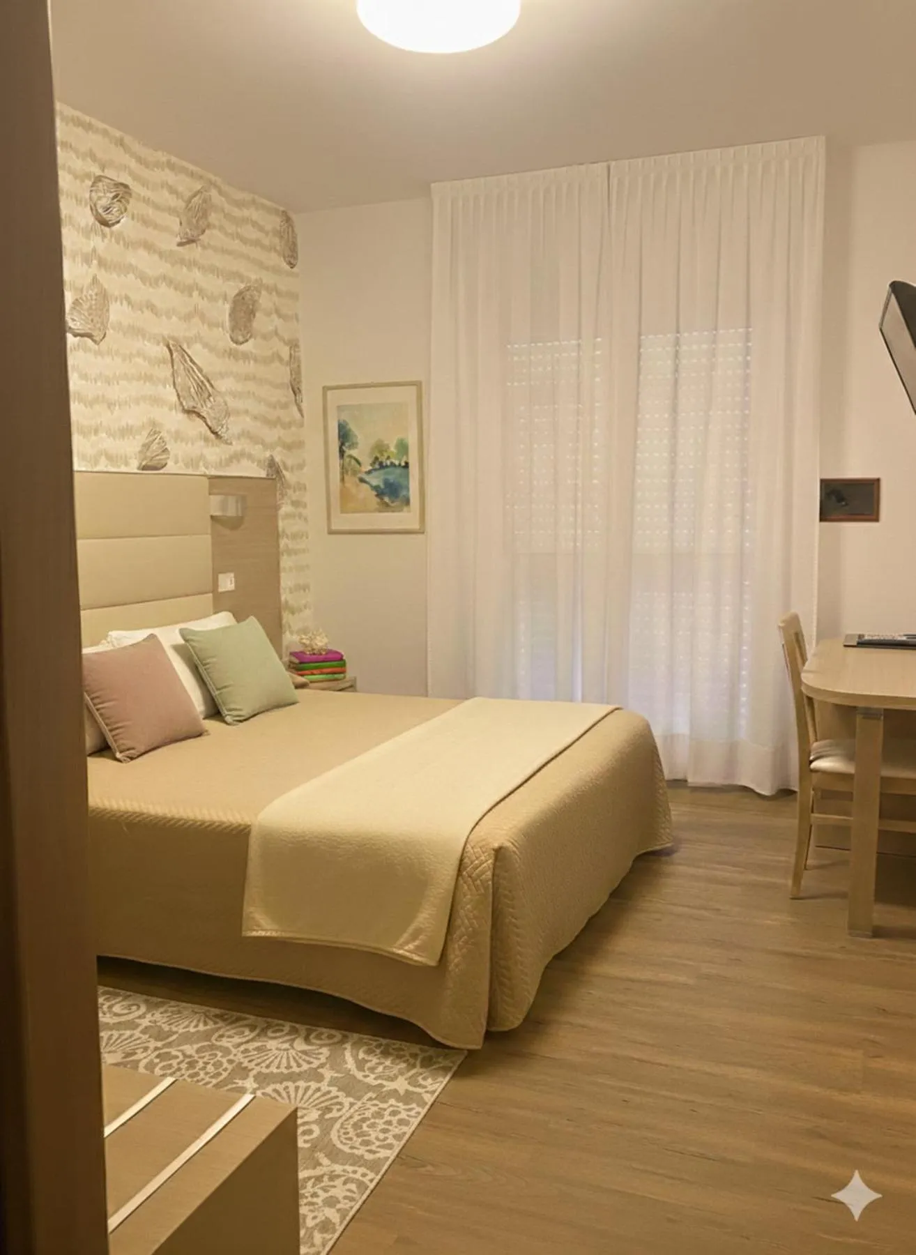 Bedroom, Bed in Hotel Columbia & Ninfea