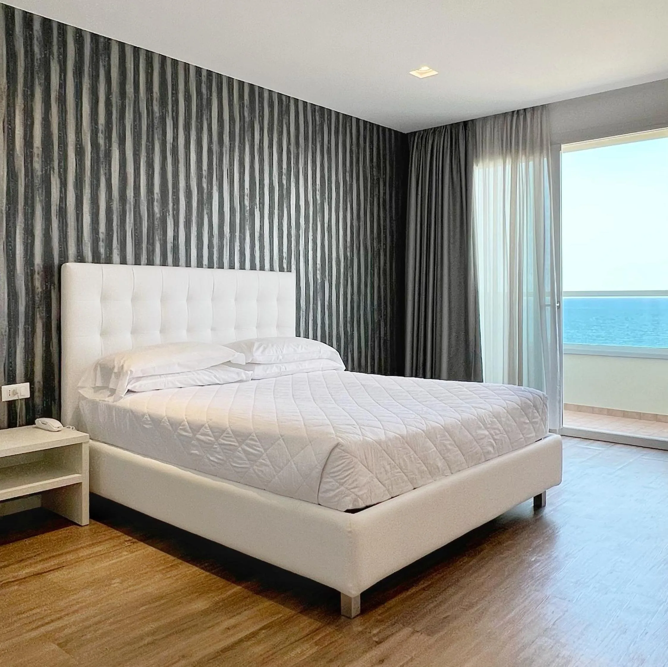 Bedroom, Bed in Hotel Columbia & Ninfea