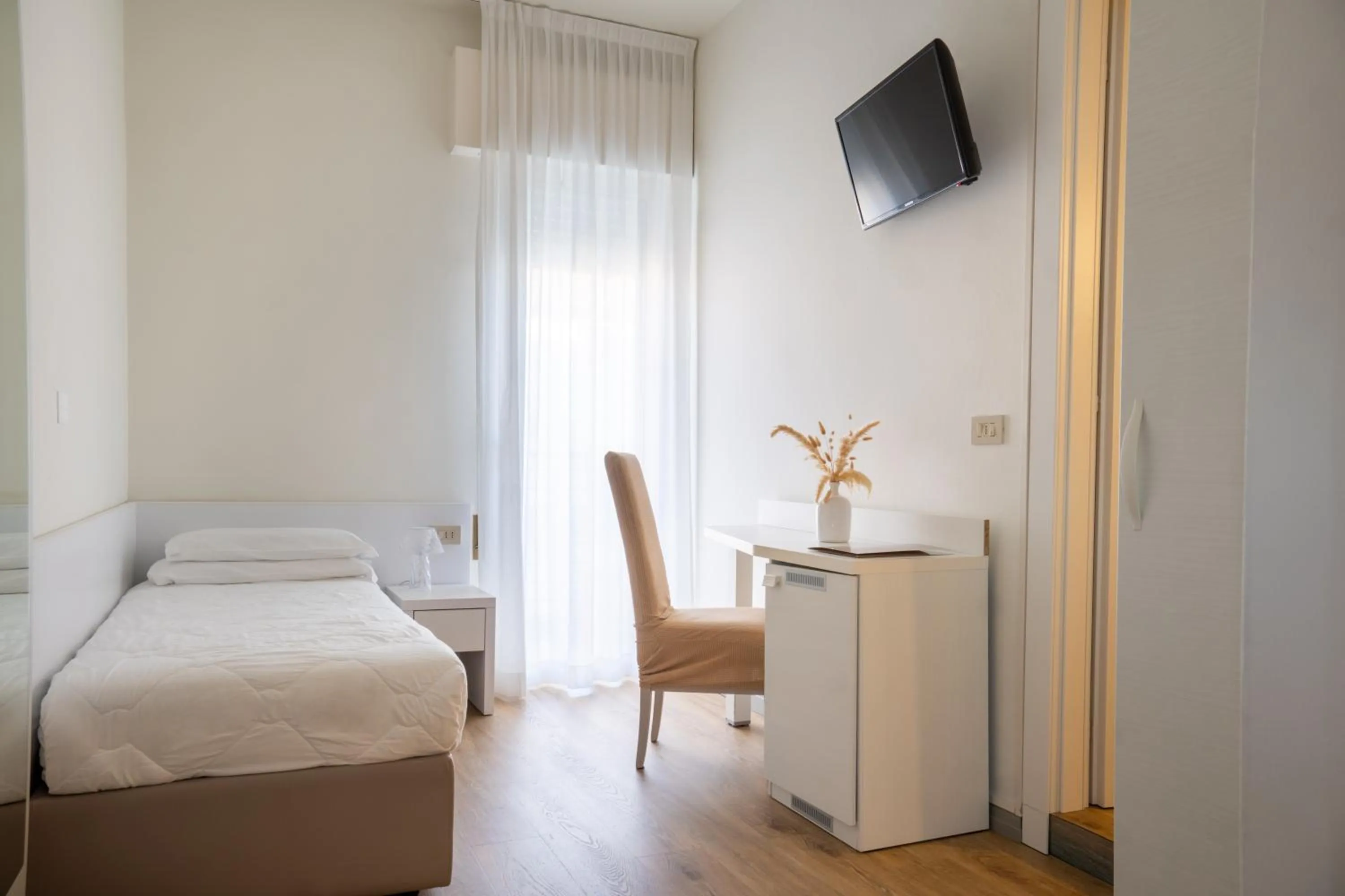 Bedroom, Bed in Hotel Columbia & Ninfea