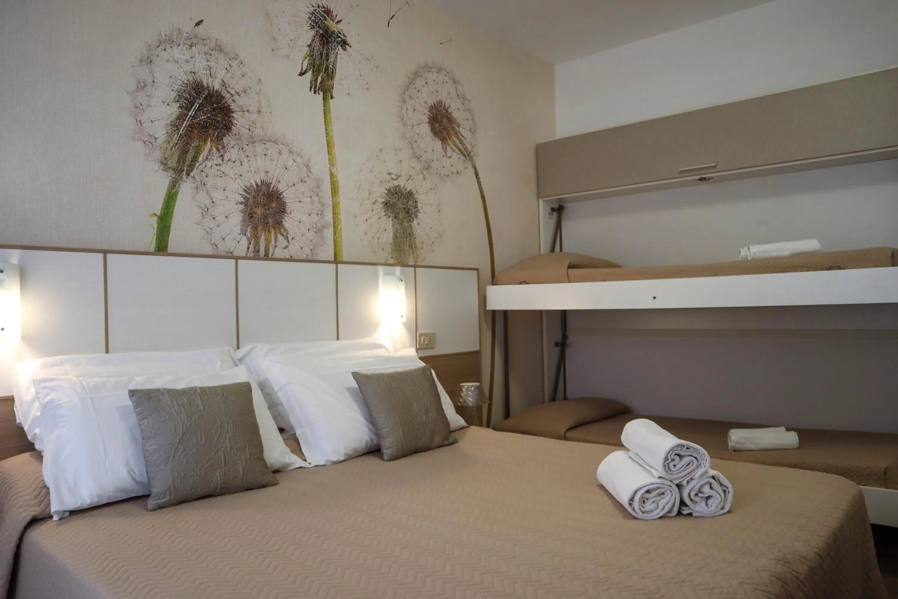 bunk bed, Bed in Hotel Columbia & Ninfea