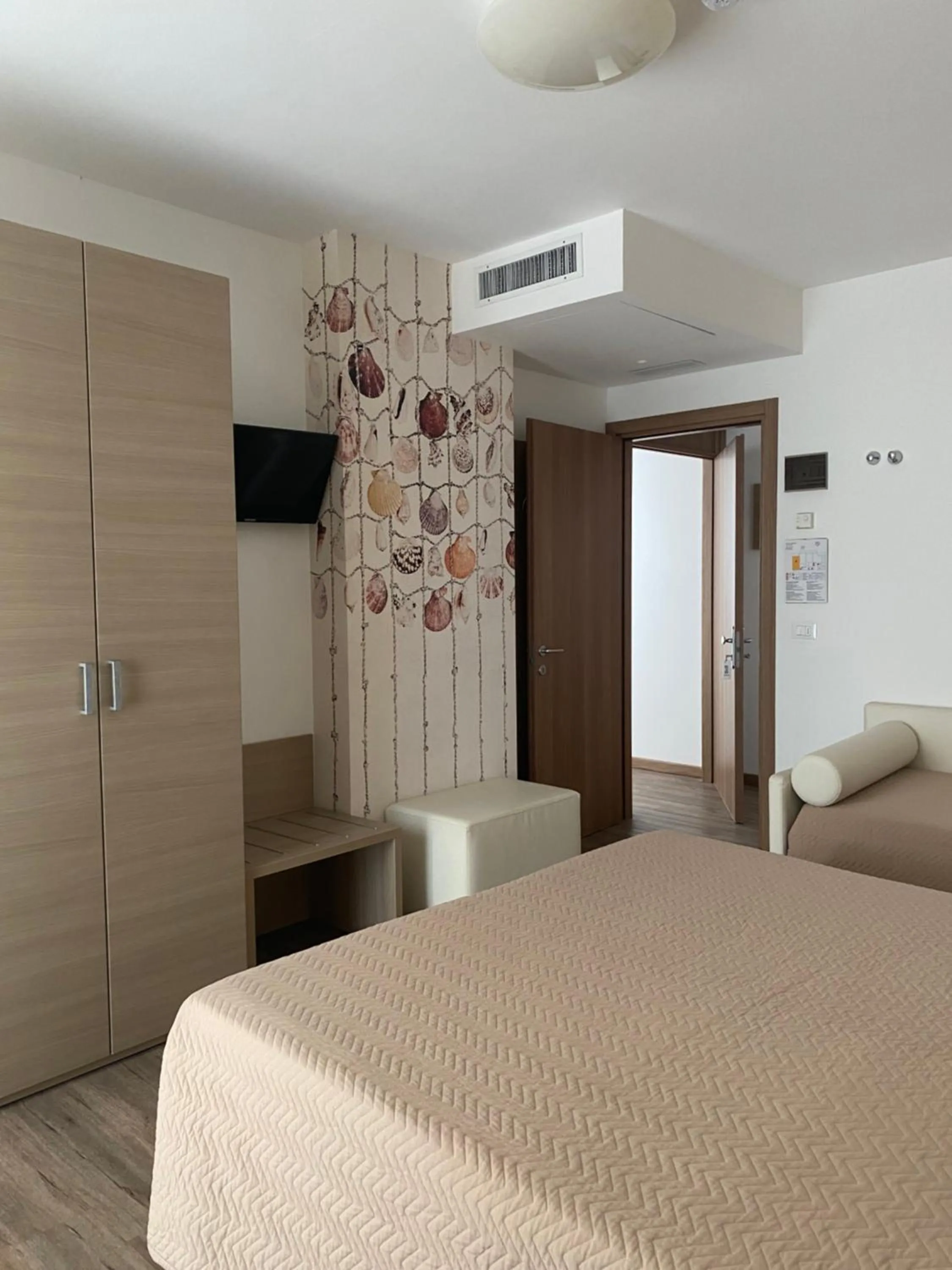 Bedroom, Bed in Hotel Columbia & Ninfea