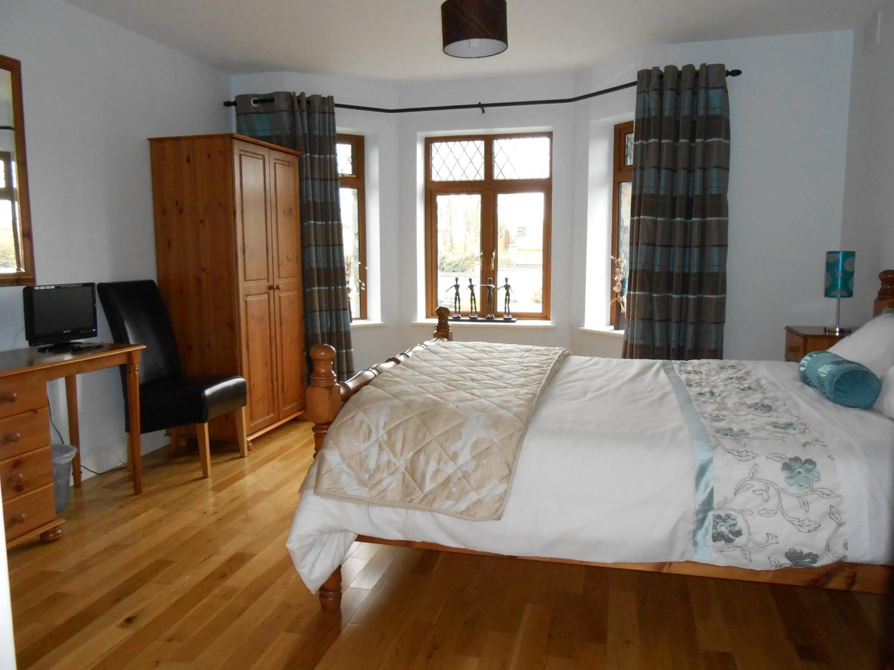 Bedroom, Bed in Alverna House B&B